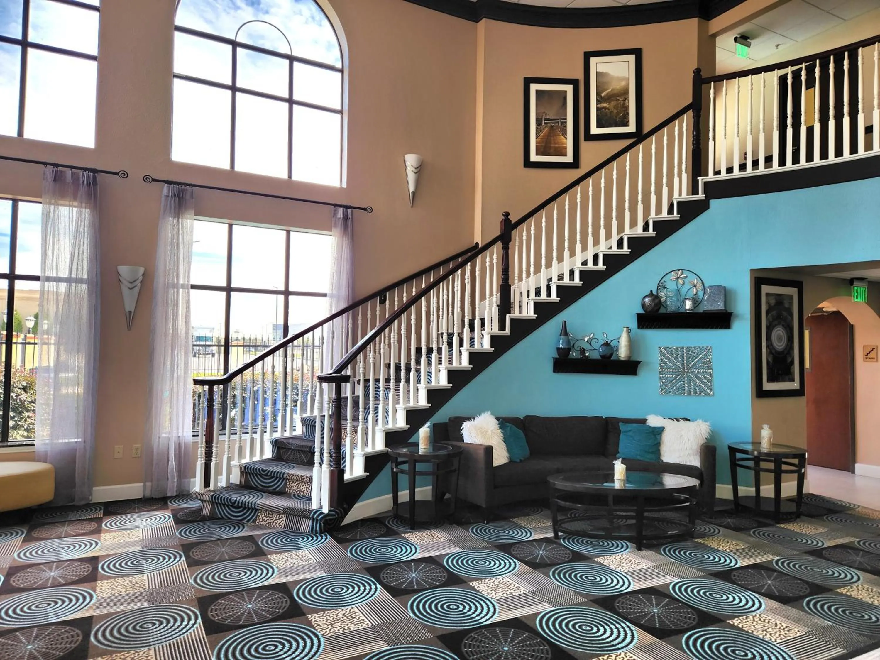 Lobby or reception in Days Inn & Suites by Wyndham Sam Houston Tollway