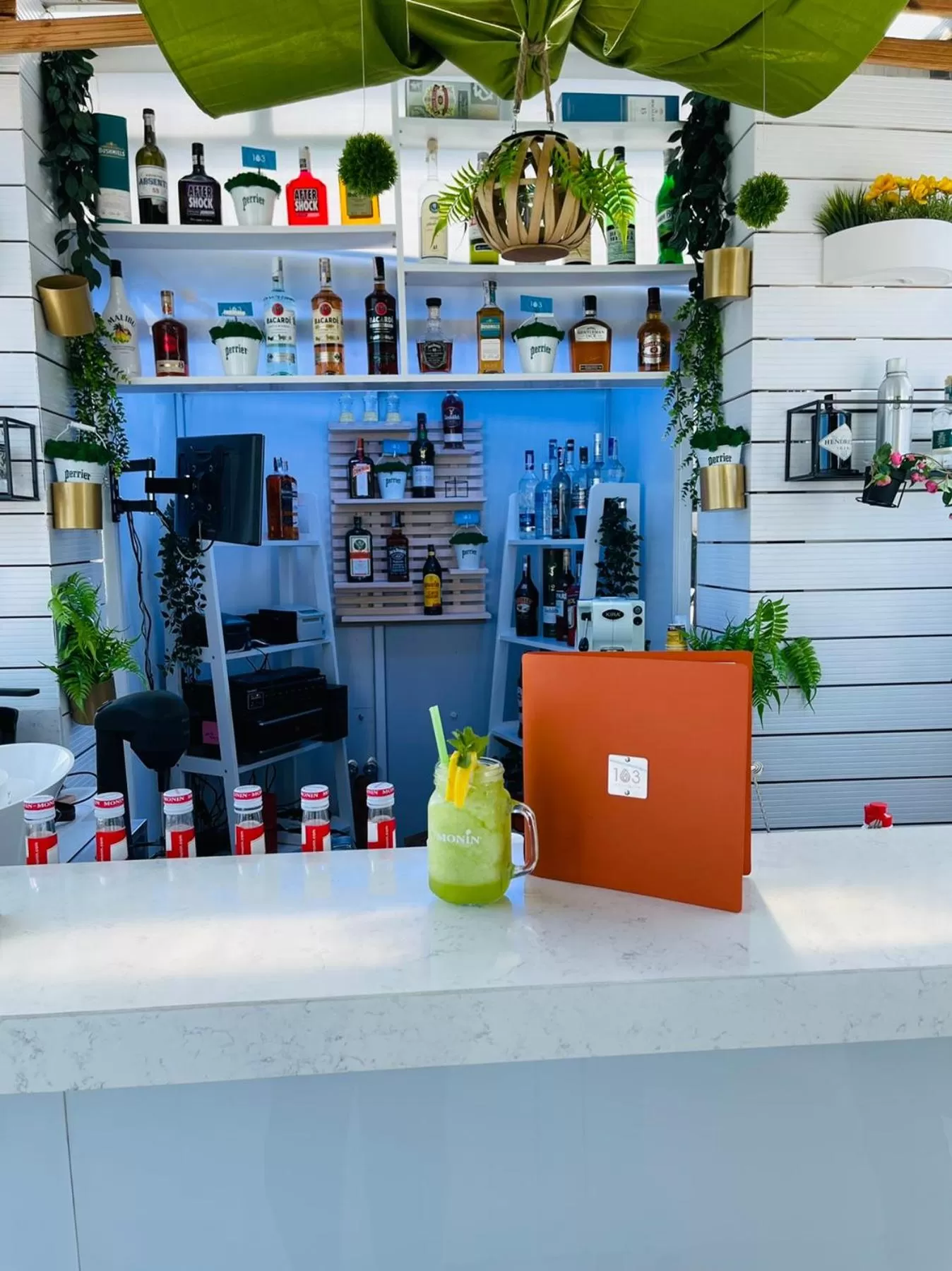 Lounge or bar in 103 Degrees Hotel & Spa