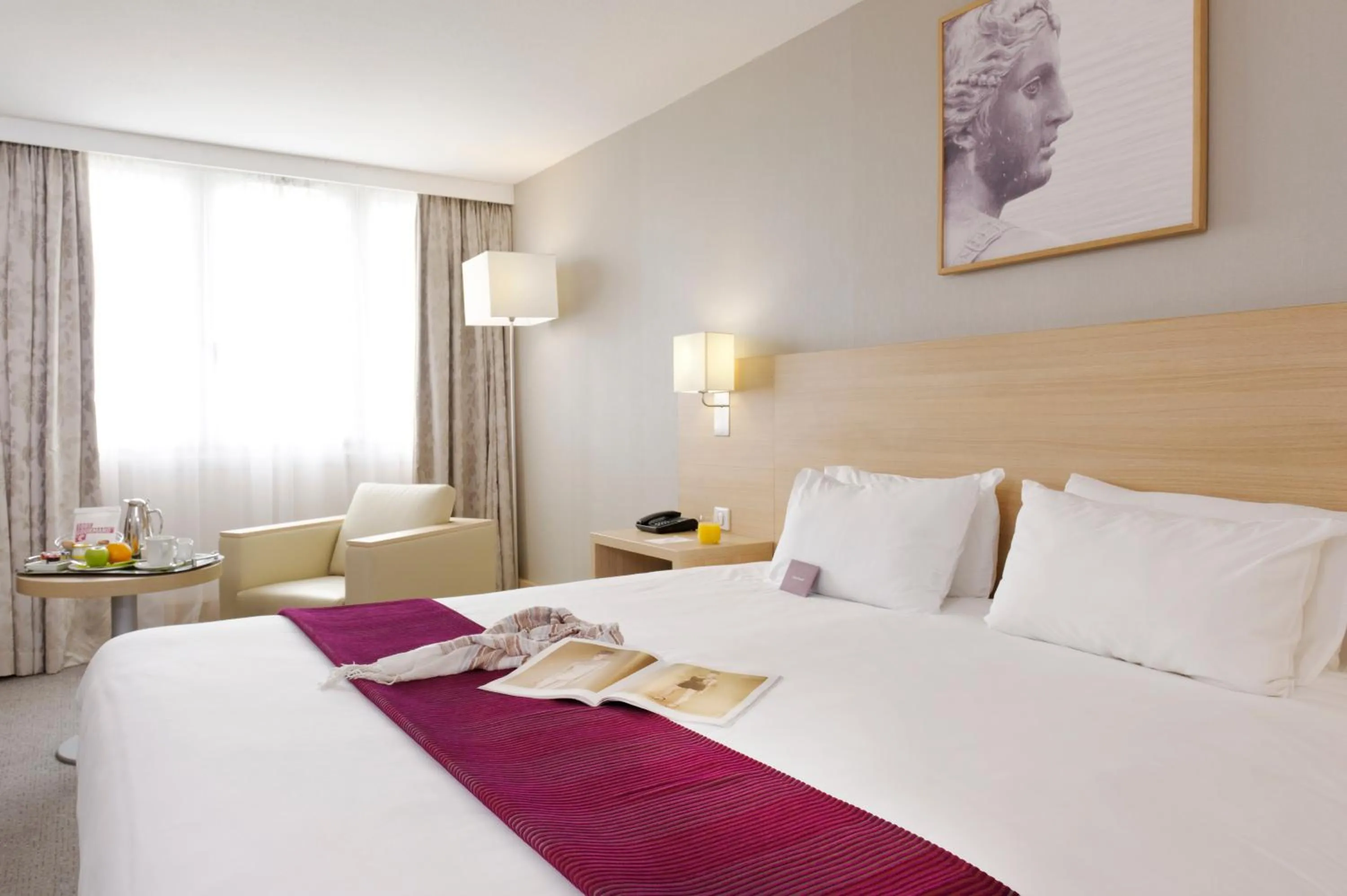 Photo of the whole room, Bed in Mercure Paris Velizy