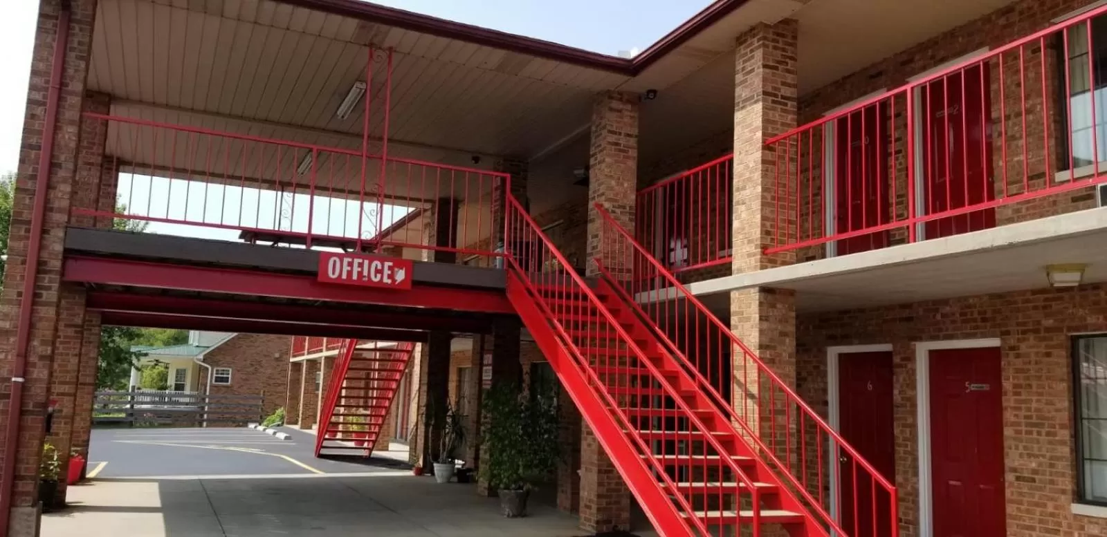 Facade/entrance in Americas Inn Bardstown