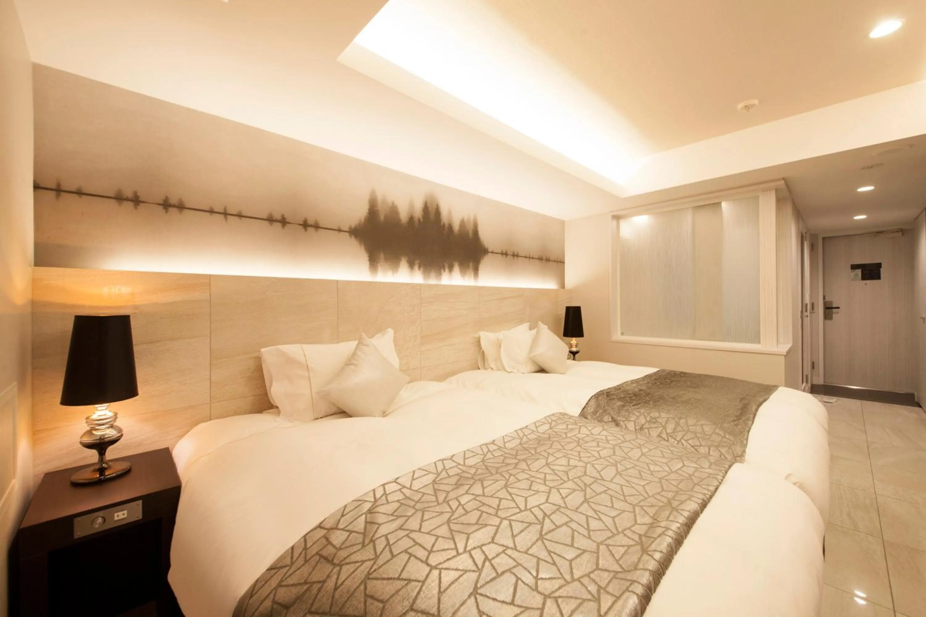 Photo of the whole room, Bed in The Centurion Classic Akasaka