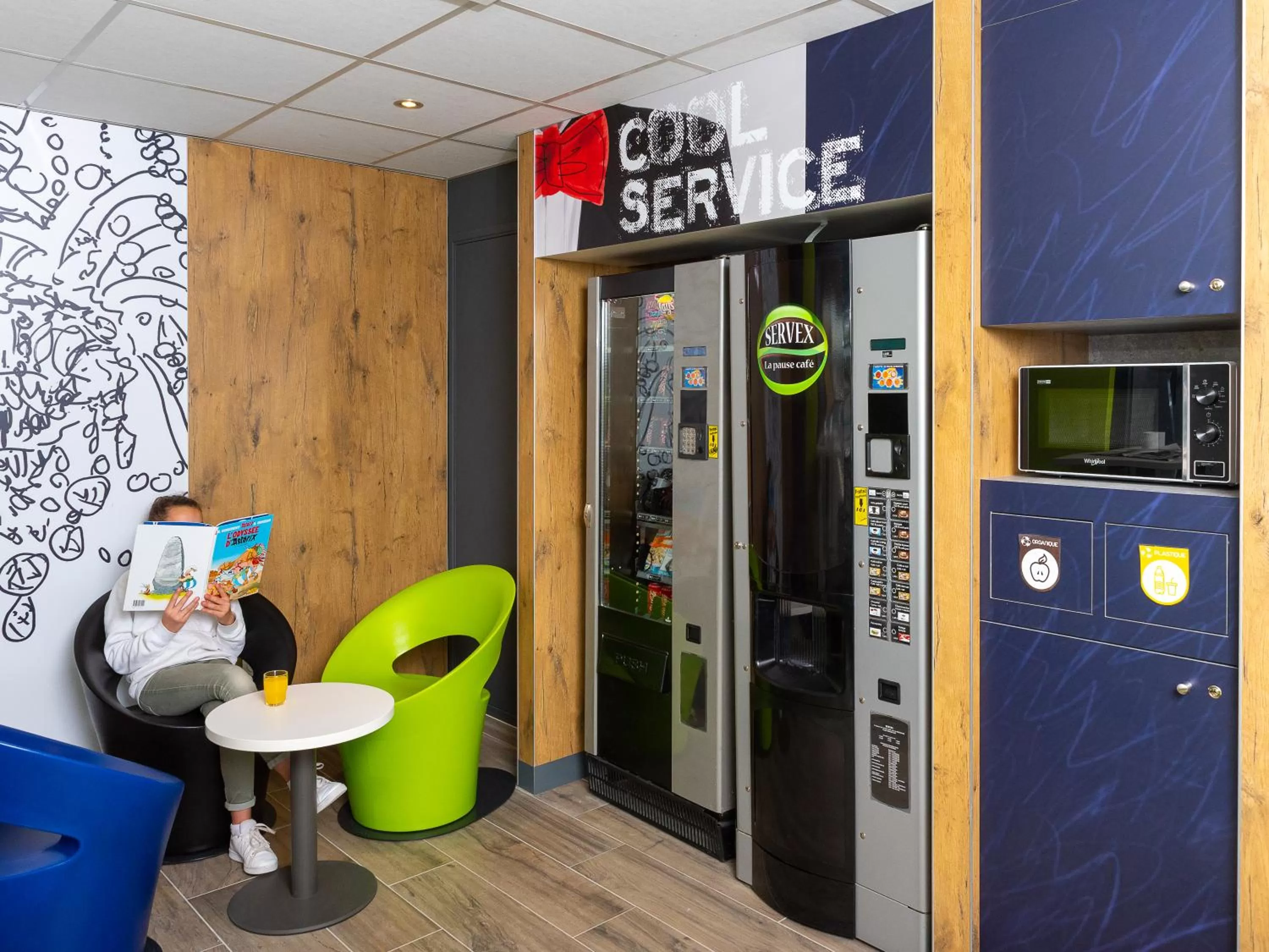 Living room in ibis Budget Cognac