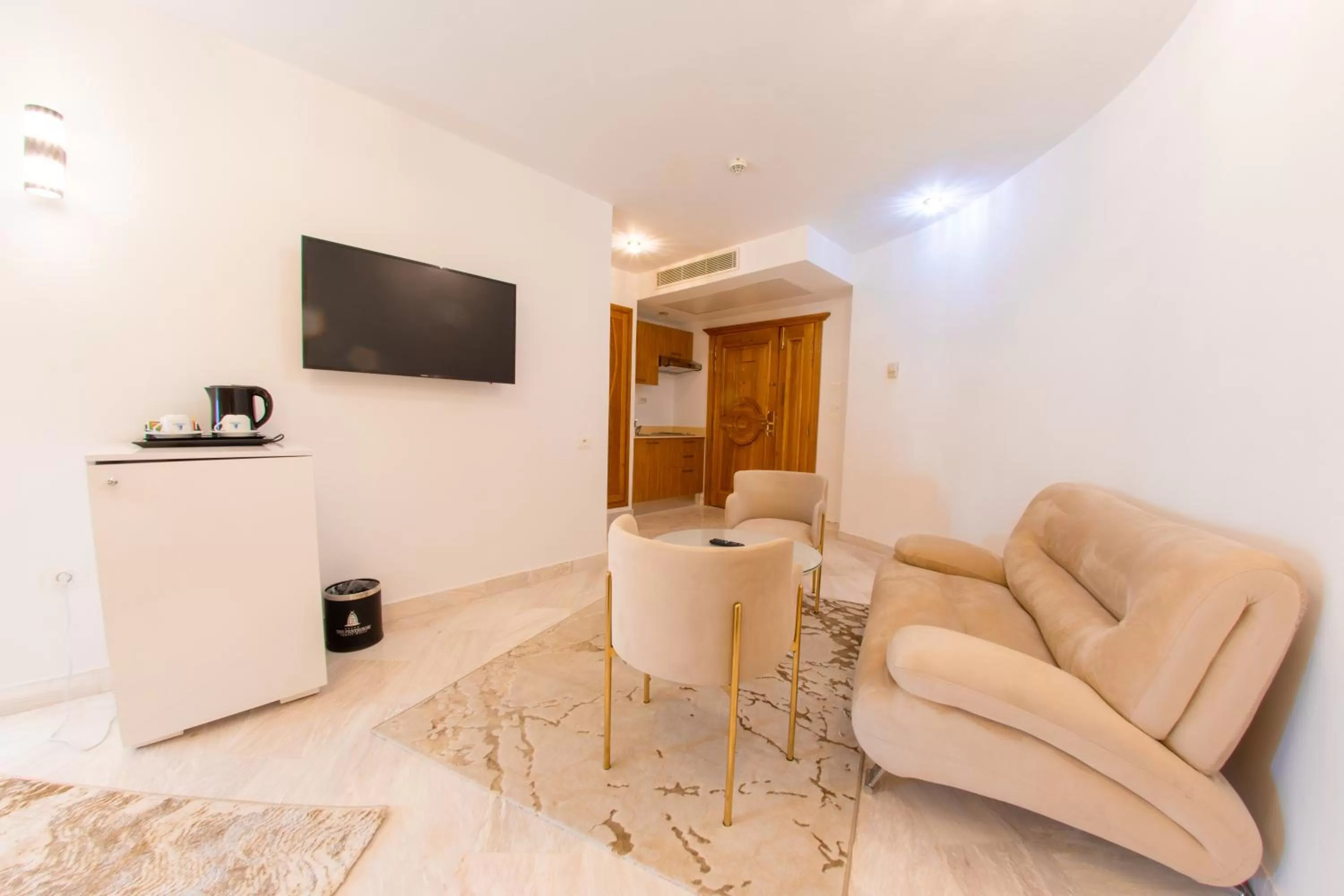 TV and multimedia in The Penthouse Suites Hotel