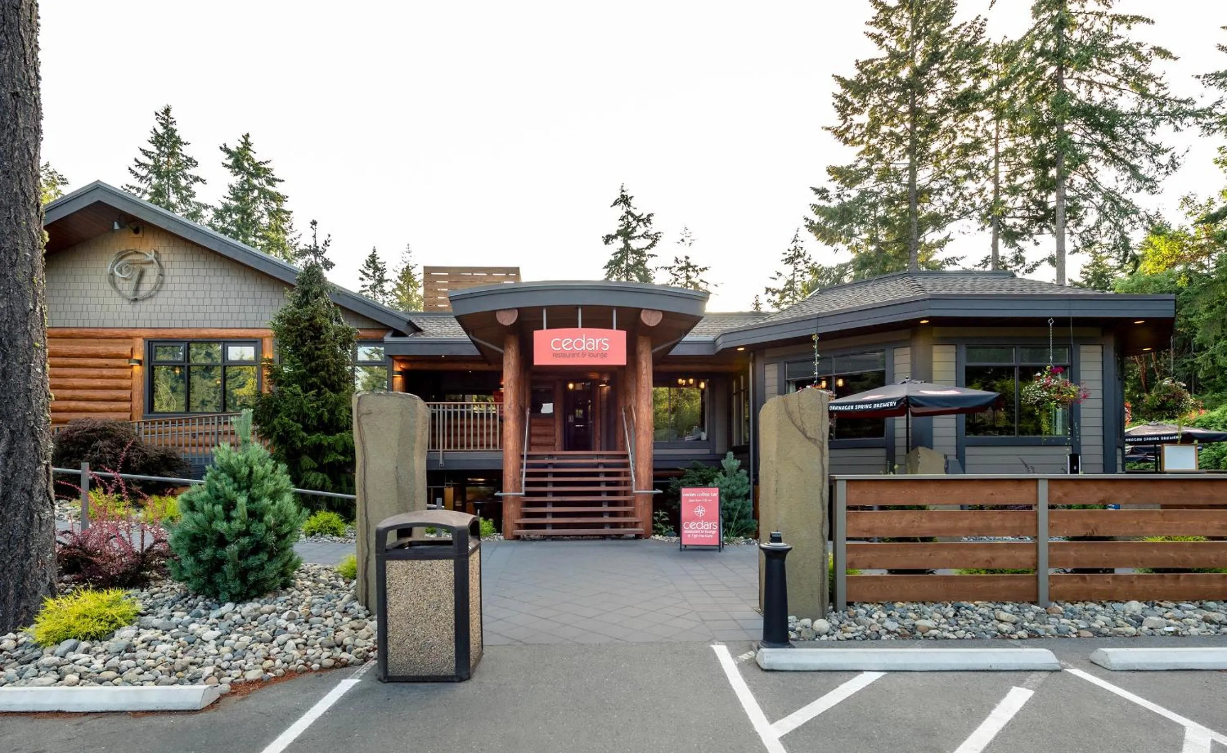 Restaurant/places to eat in Tigh-Na-Mara Seaside Spa Resort