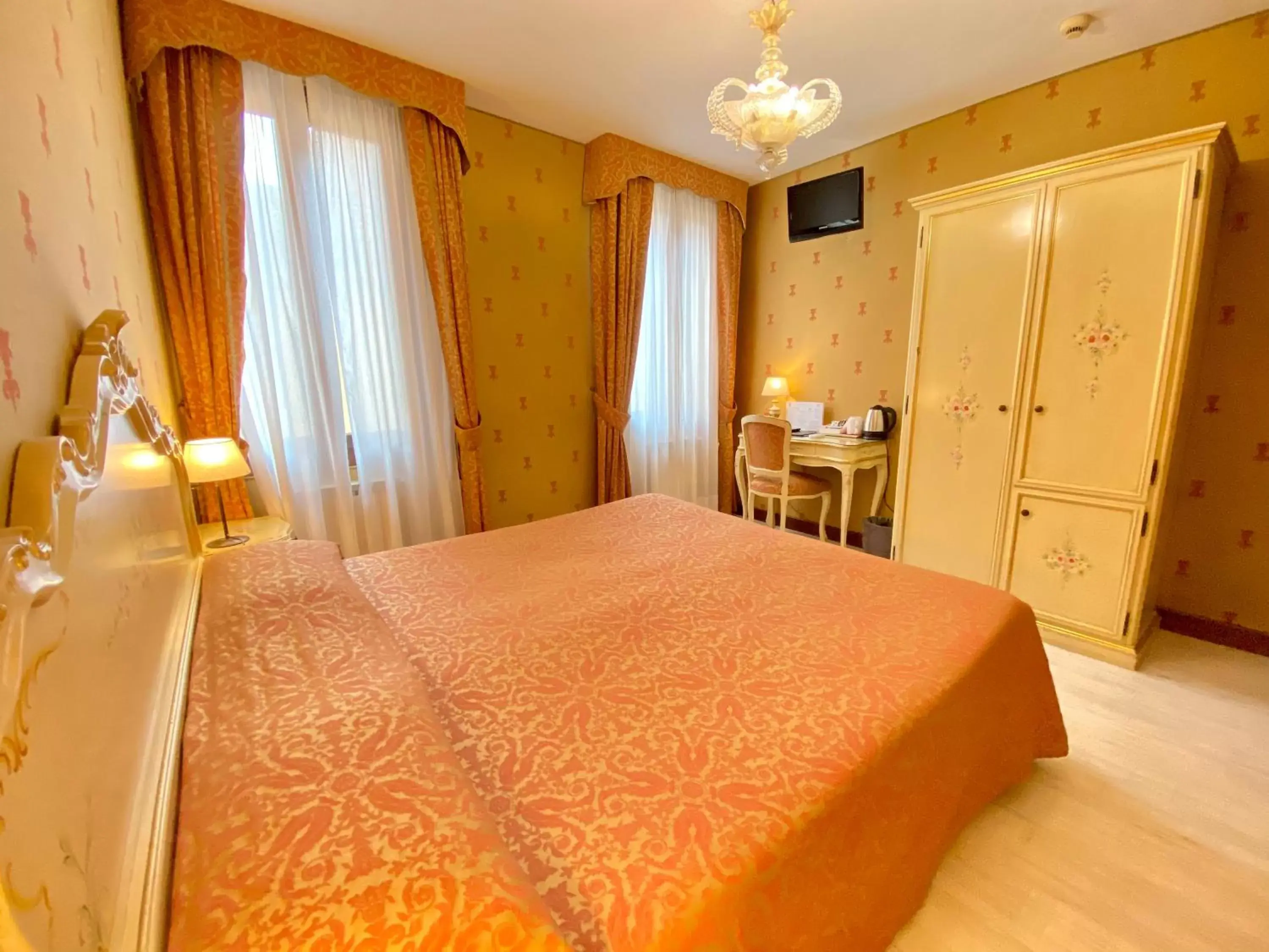 Superior Double or Twin Room- Annex in ll H O T E L S A N G A L L O ll Superior Double or Twin Room- Annex in ll H O T E L S A N G A L L O ll