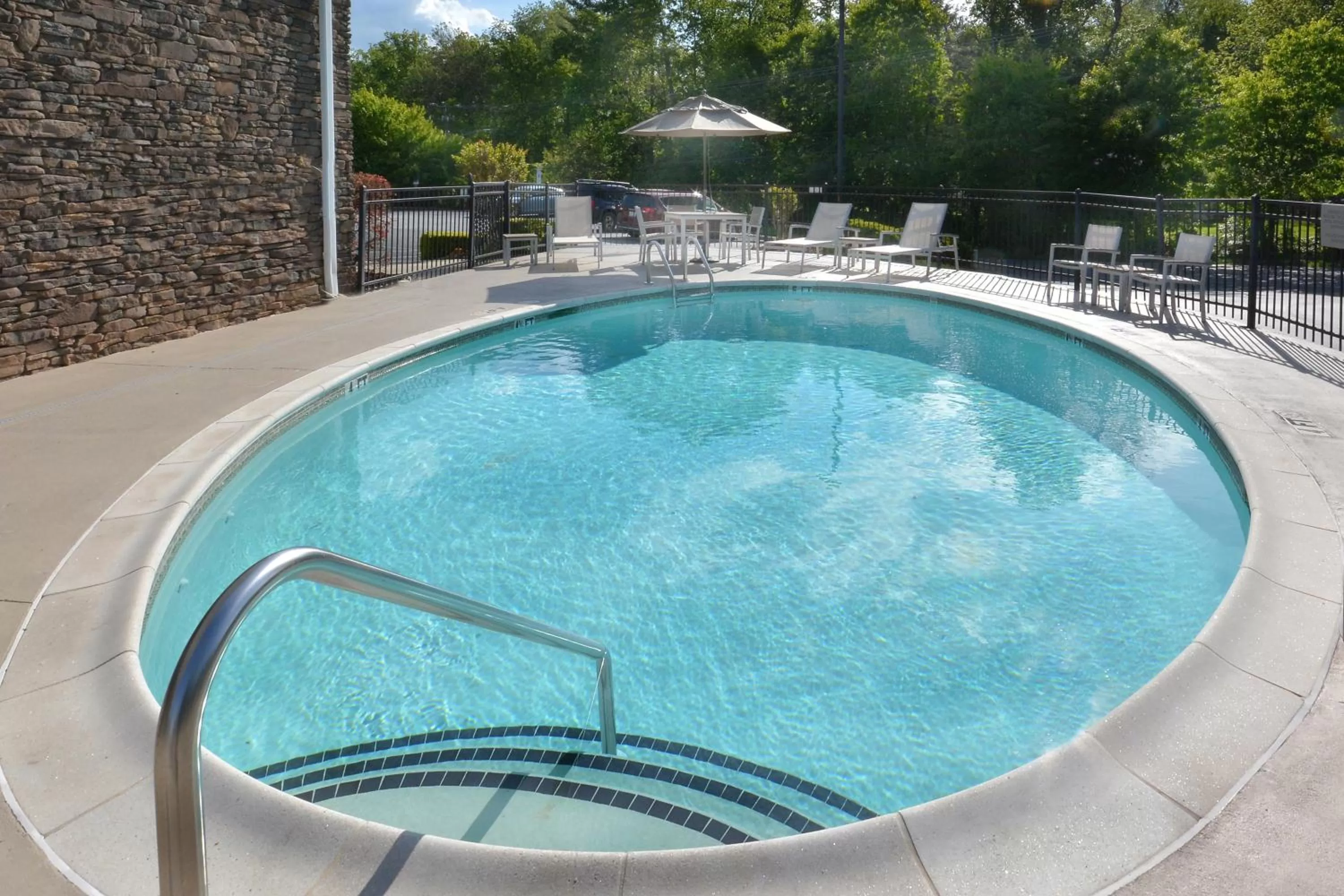 Swimming pool in Country Inn & Suites by Radisson, Asheville West near Biltmore