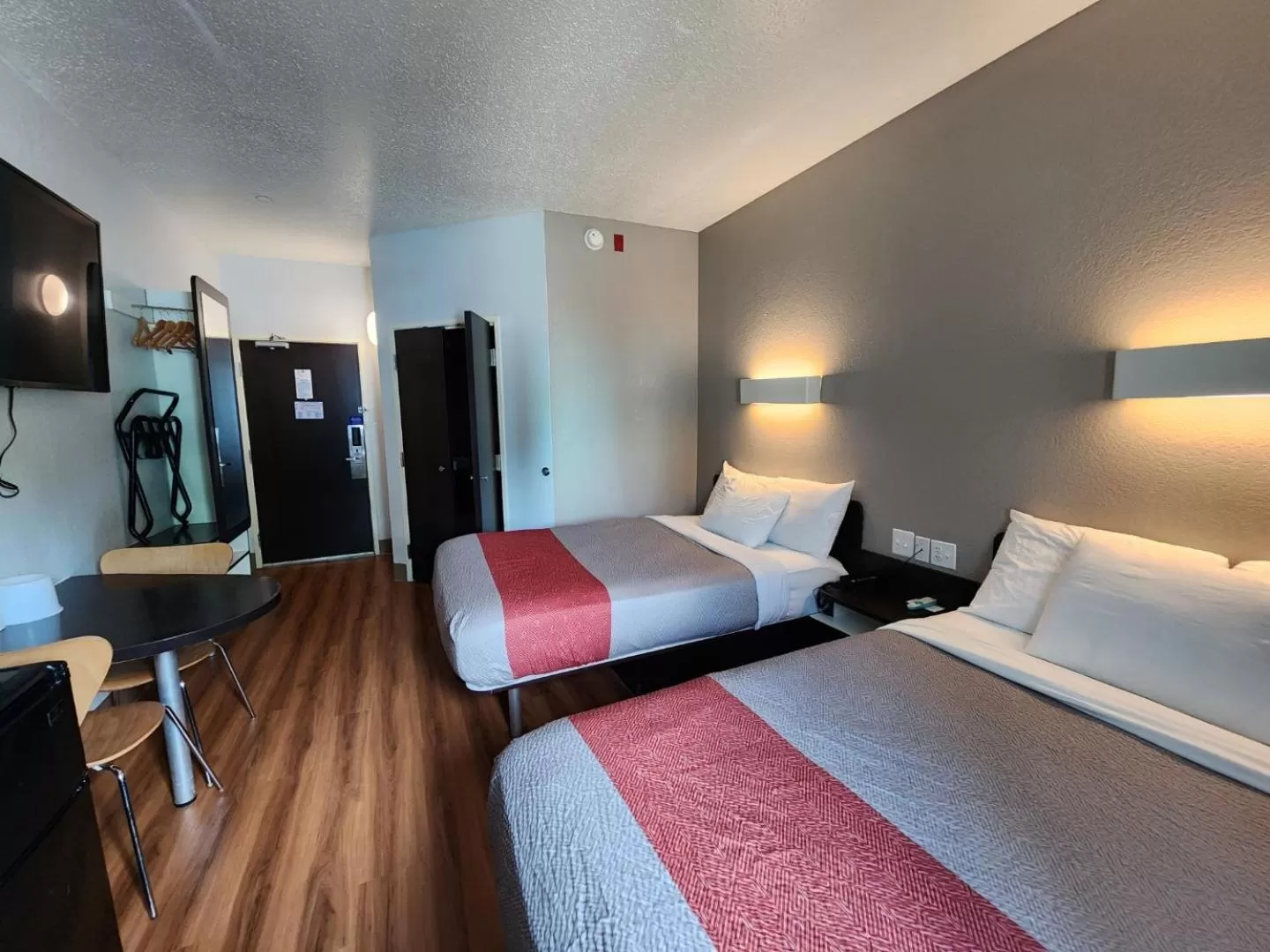 Photo of the whole room, Bed in Motel 6-Biloxi, MS - Beach