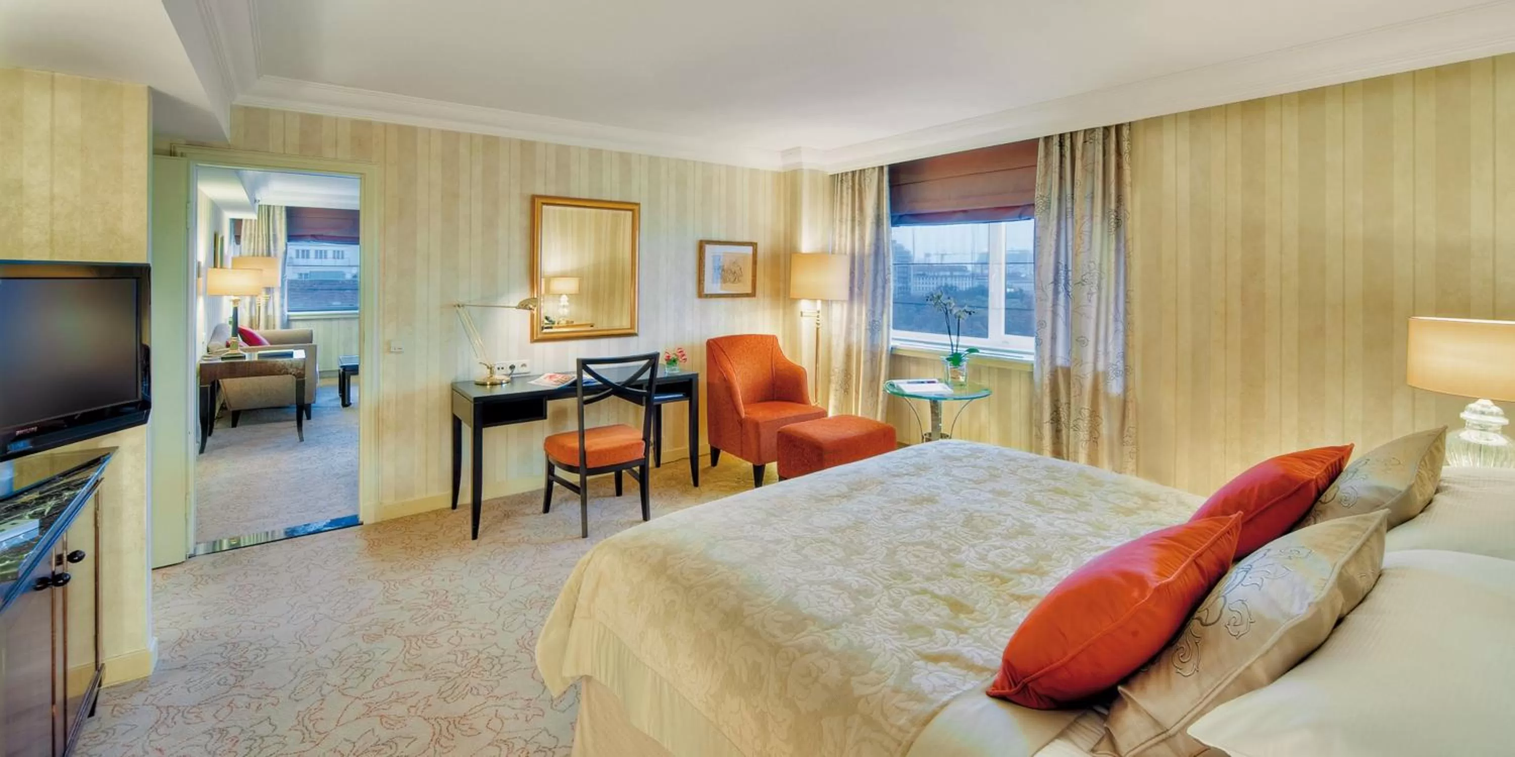 Photo of the whole room, Bed in InterContinental Wien by IHG