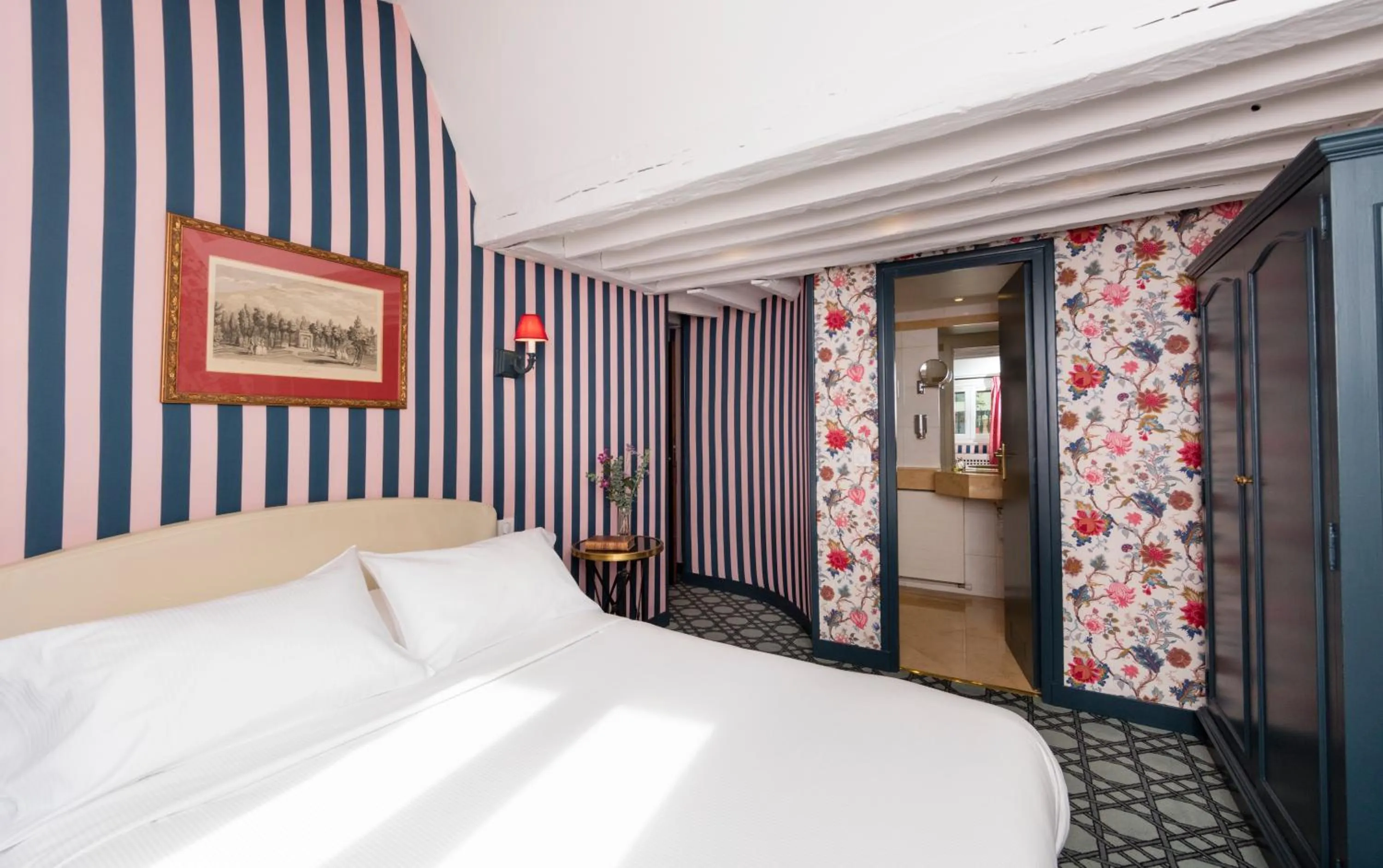 Photo of the whole room, Bed in Hôtel Saint Germain