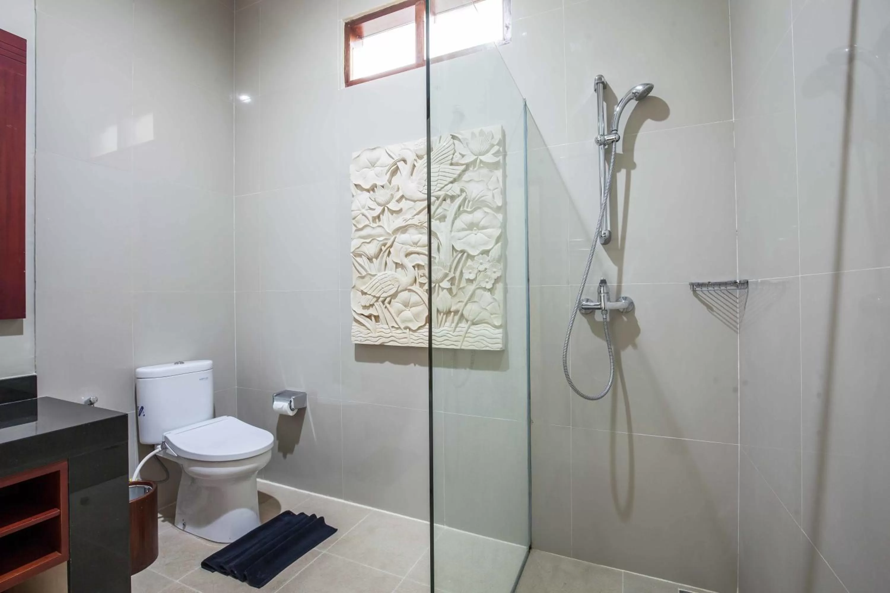 Shower in Vila Shanti Beach Front Hotel Sanur