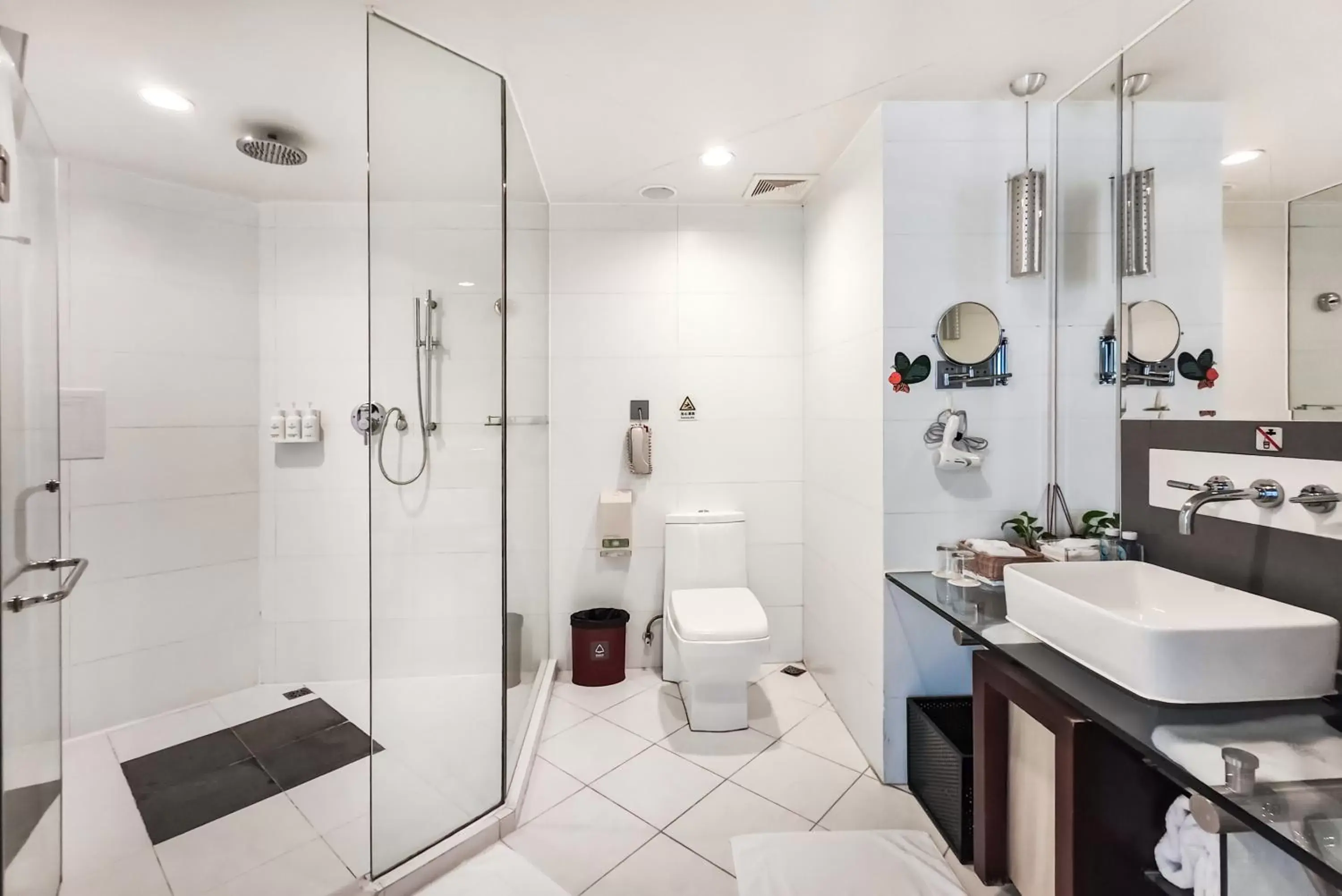 Business Queen Room in The Pavilion Century Tower (Huaqiang NorthBusiness Zone) Business Queen Room in The Pavilion Century Tower (Huaqiang NorthBusiness Zone)