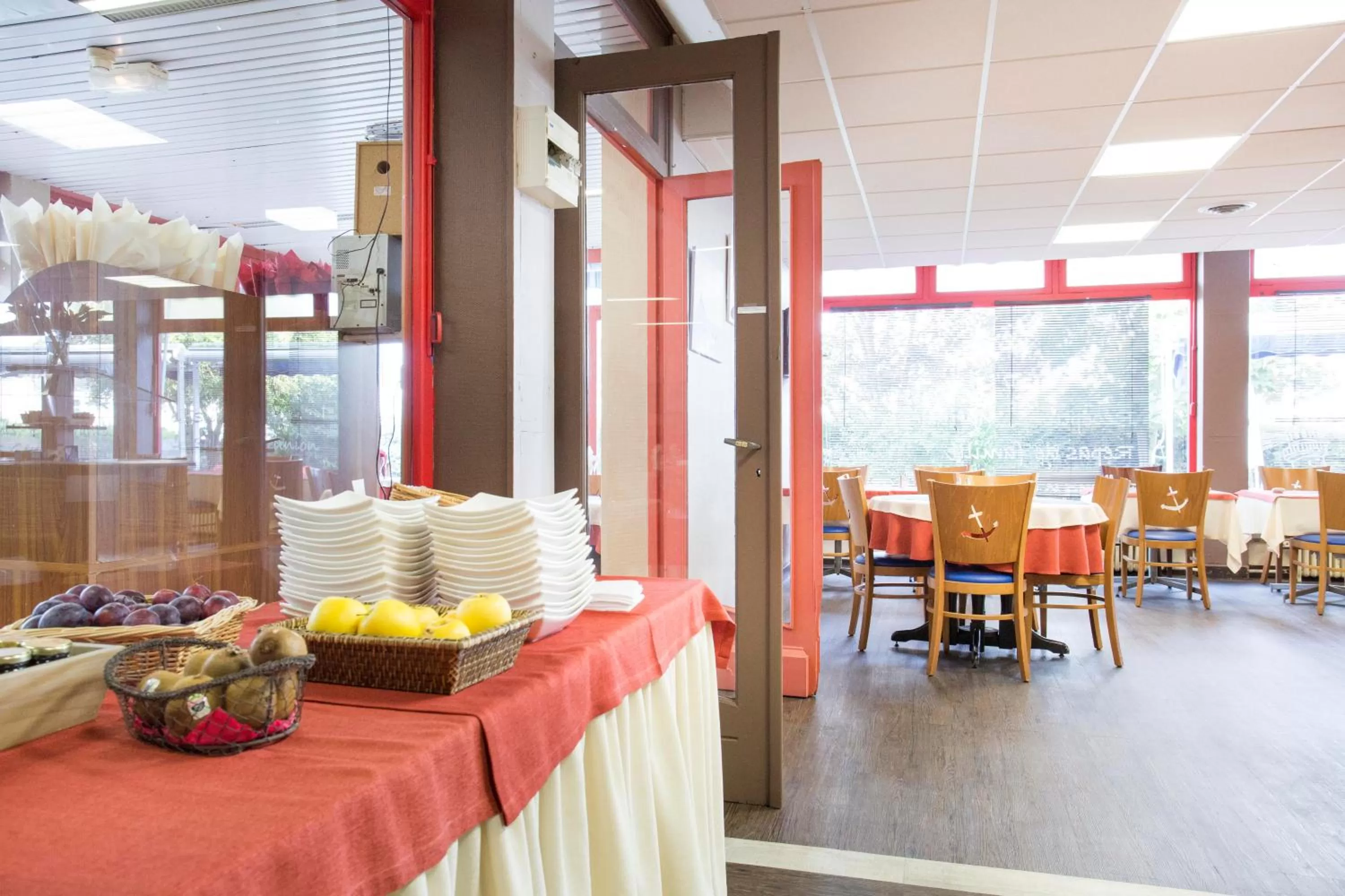 Breakfast in Hôtel Les Gens De Mer Lorient by Popinns