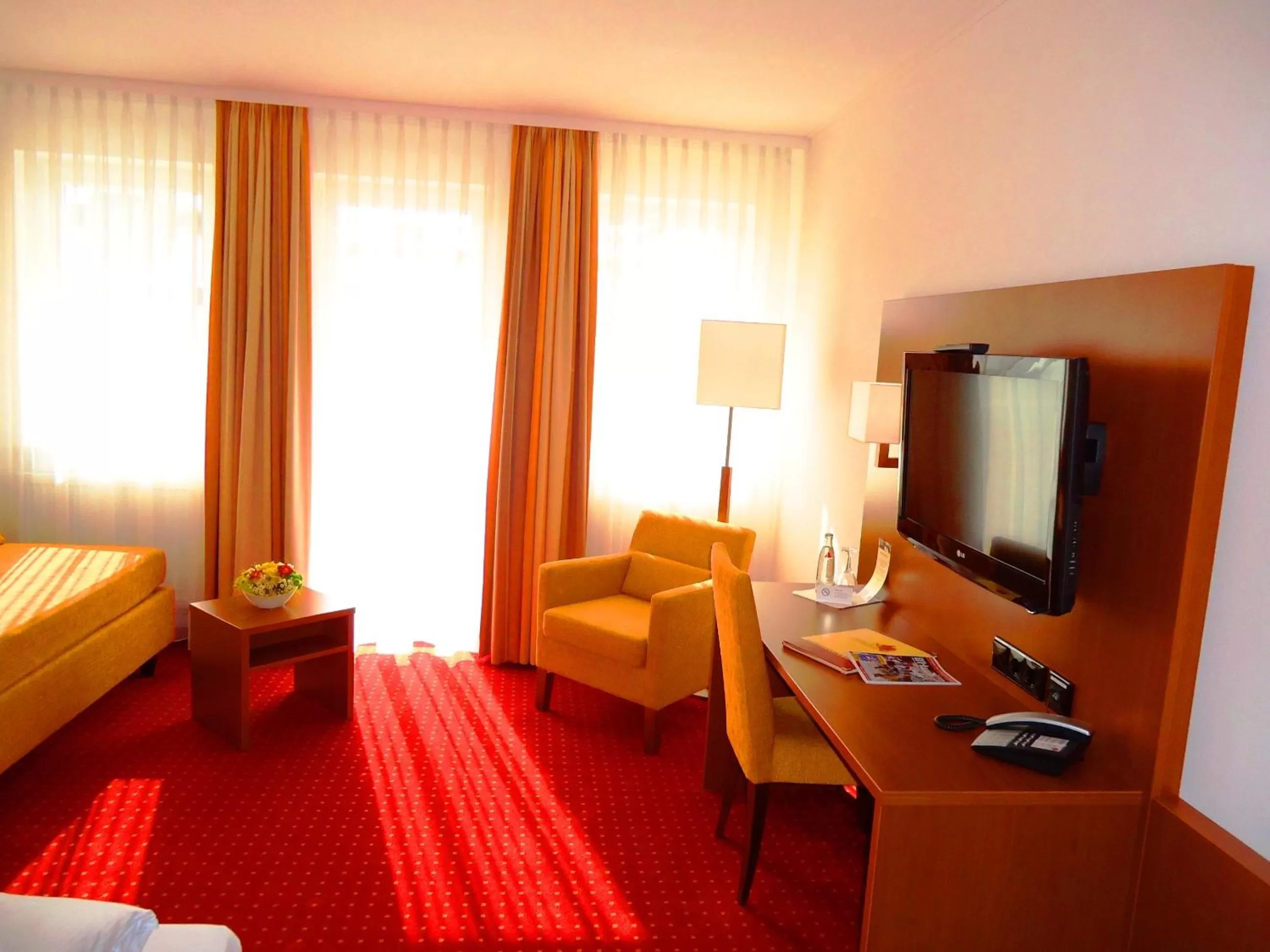 TV and multimedia, TV/Entertainment Center in Hotel Gasthof Posthalter