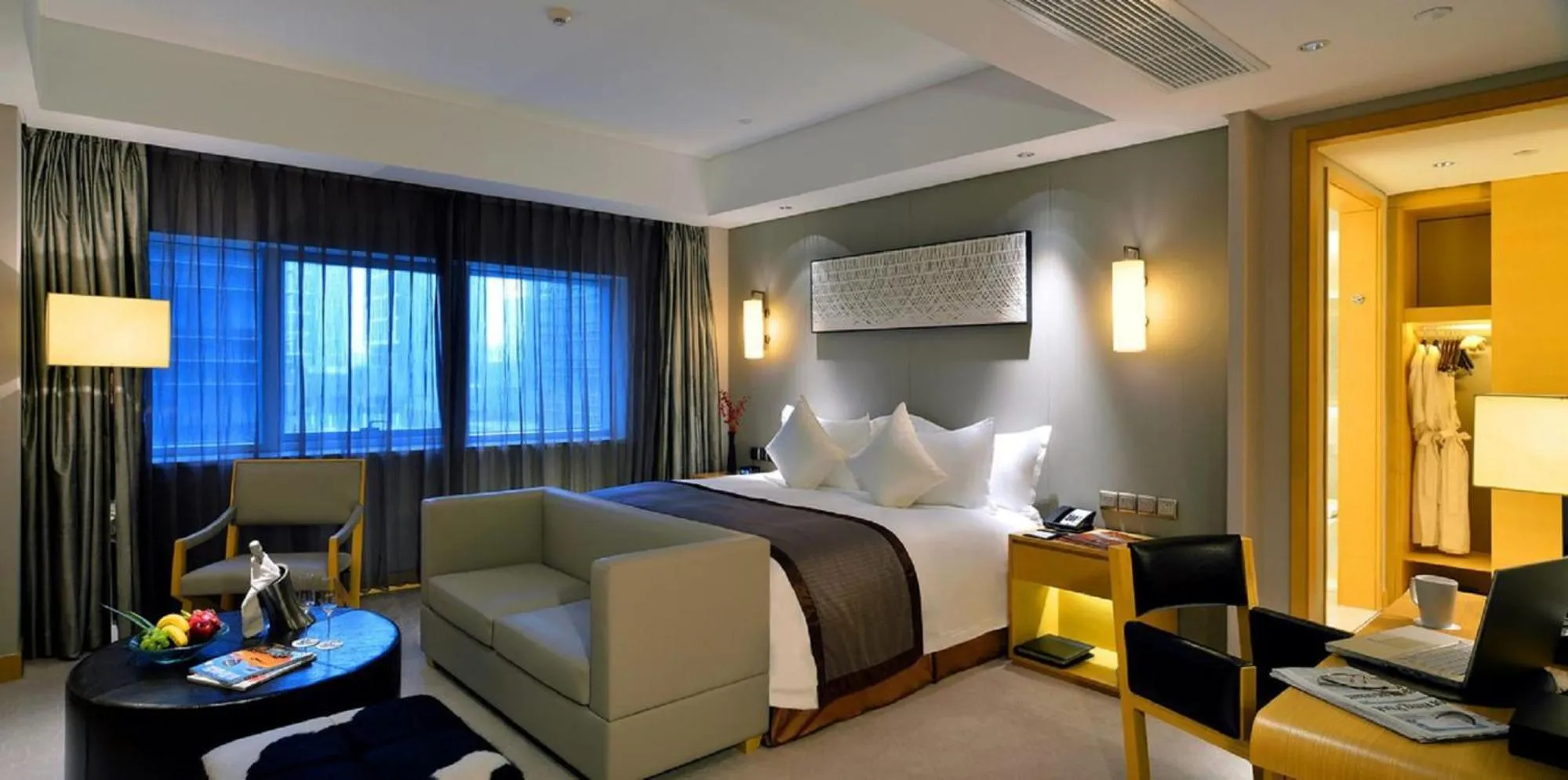 Bed in Howard Johnson IFC Plaza Ningbo