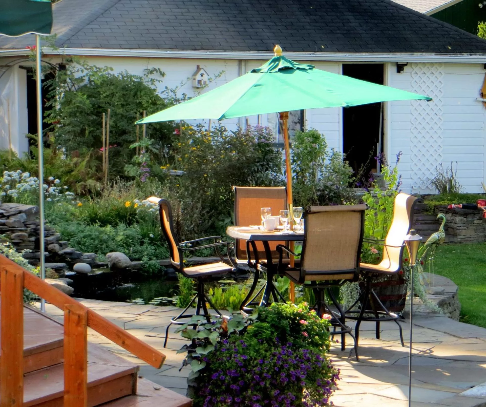 Patio in Enfield Manor Bed&Breakfast and Vacation Rental