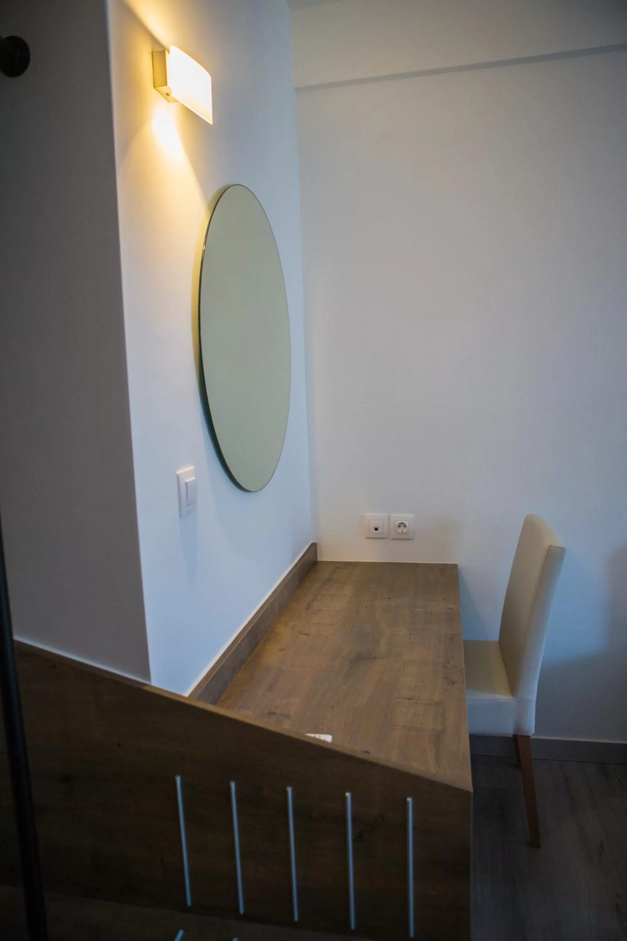 Photo of the whole room in Metropolitan