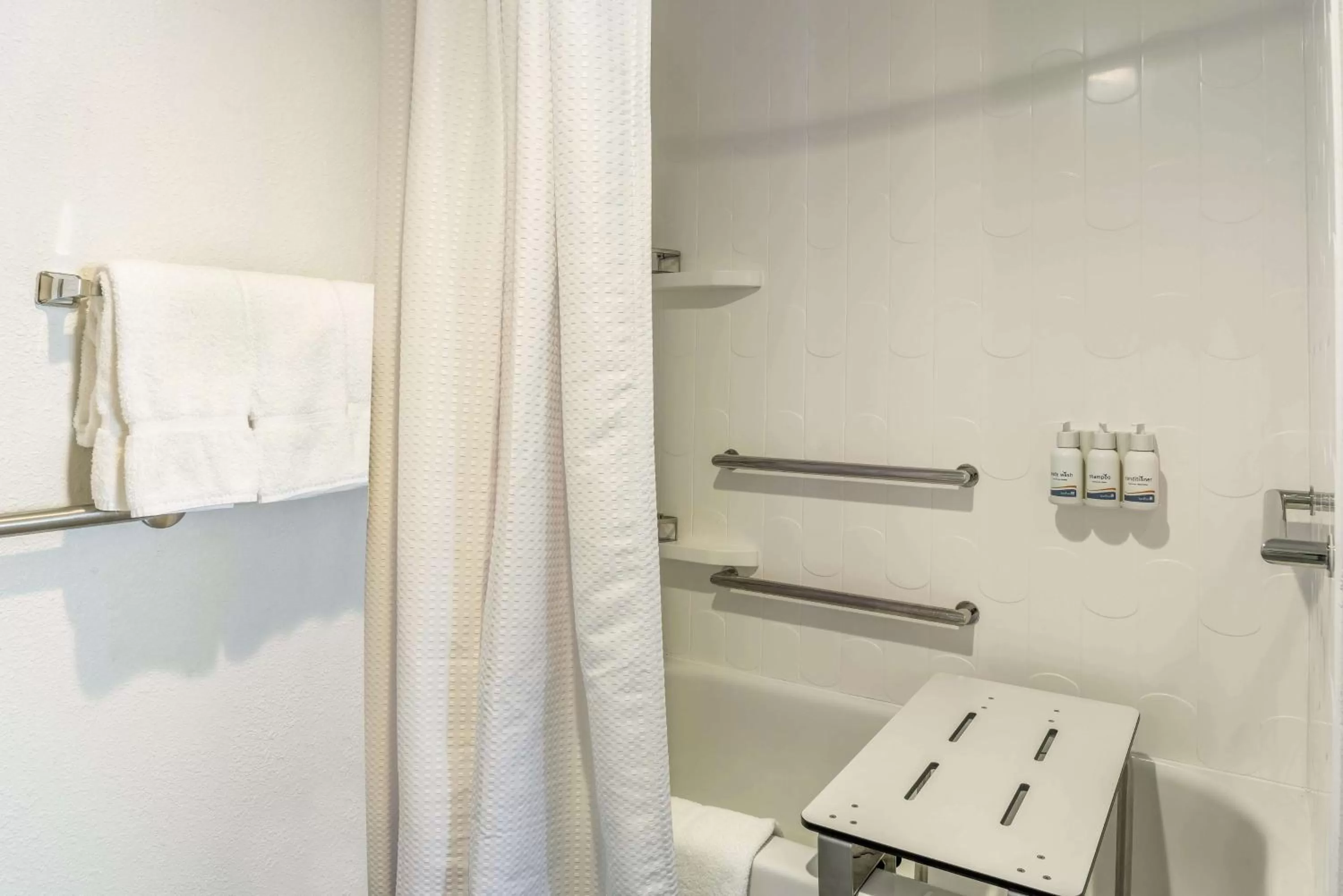 Bathroom in Sonesta ES Suites Denver South Park Meadows