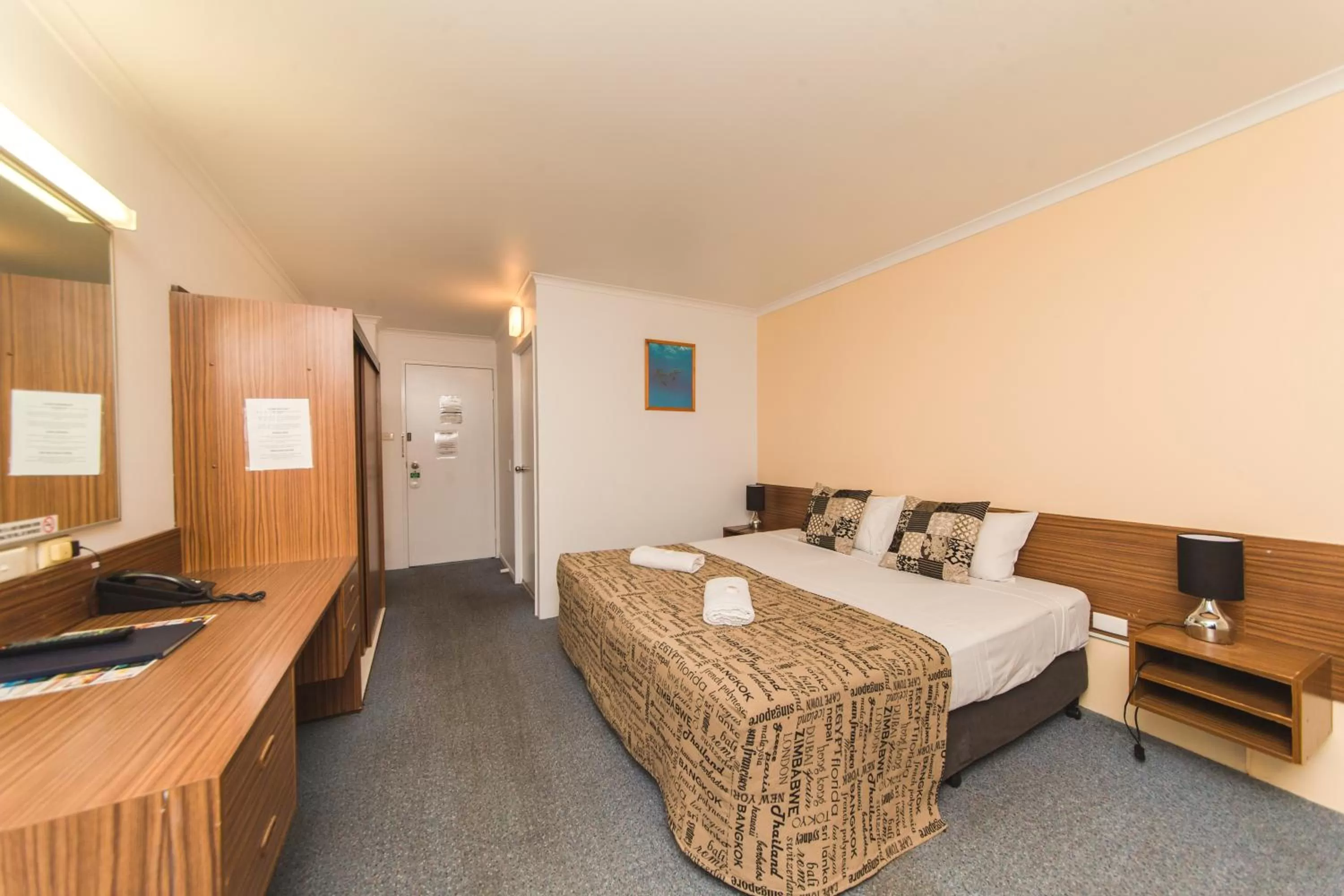 Bed in Hampton Villa Motel