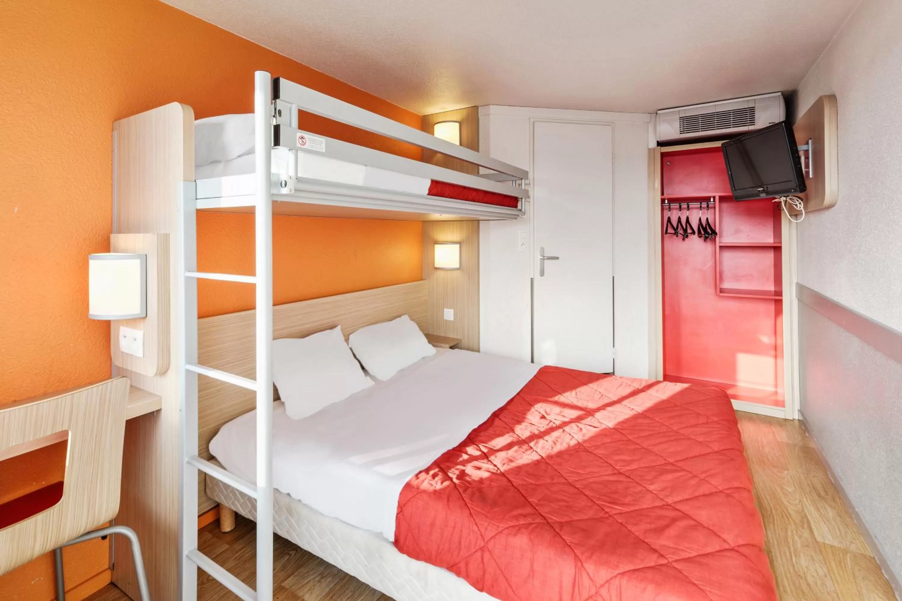 Bedroom, Bed in Premiere Classe Montpellier Ouest - St Jean De Vedas