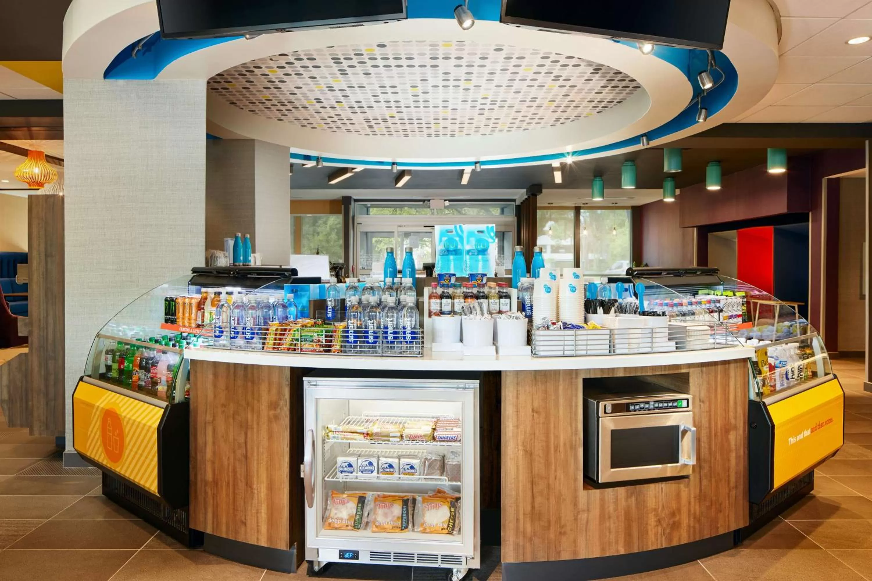 Restaurant/places to eat in Tru By Hilton Charleston Airport