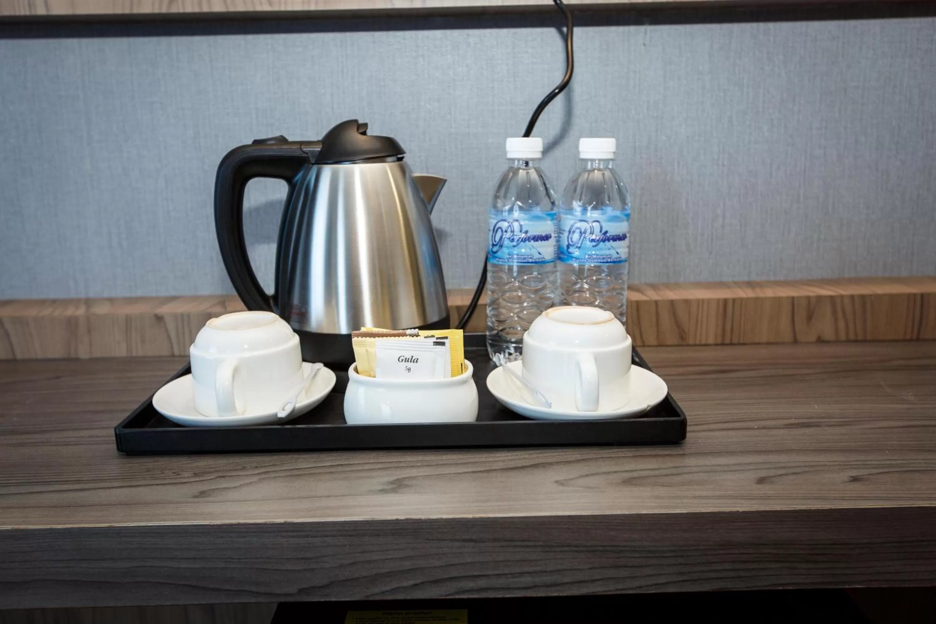 Coffee/tea facilities in Lintas Platinum Hotel