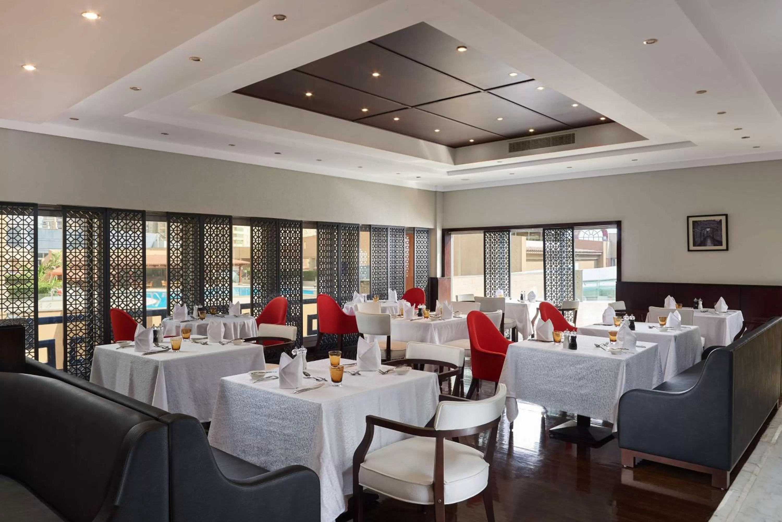 Restaurant/places to eat in Hilton Alexandria Green Plaza