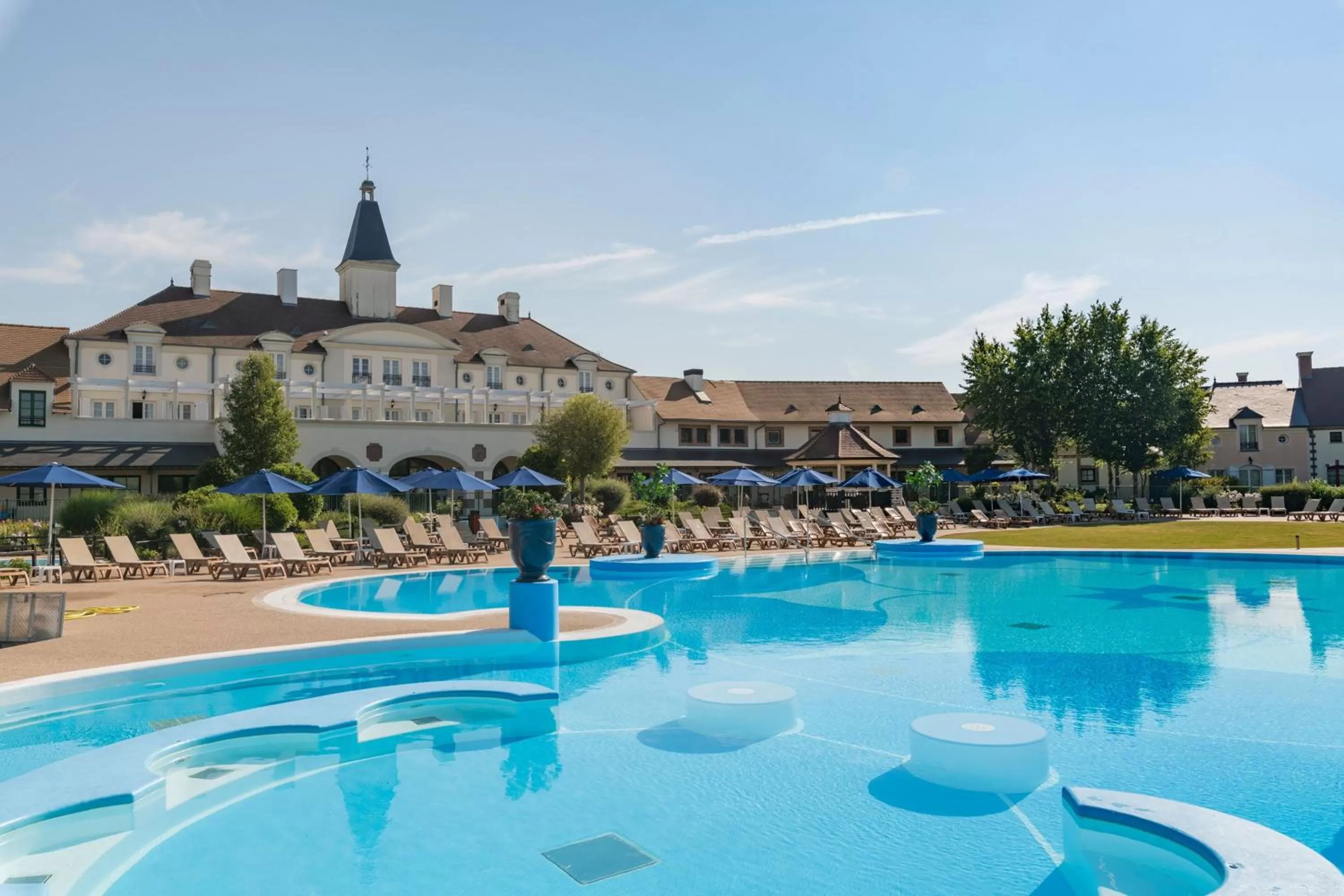 Swimming pool in Marriott's Village d'Ile-de-France