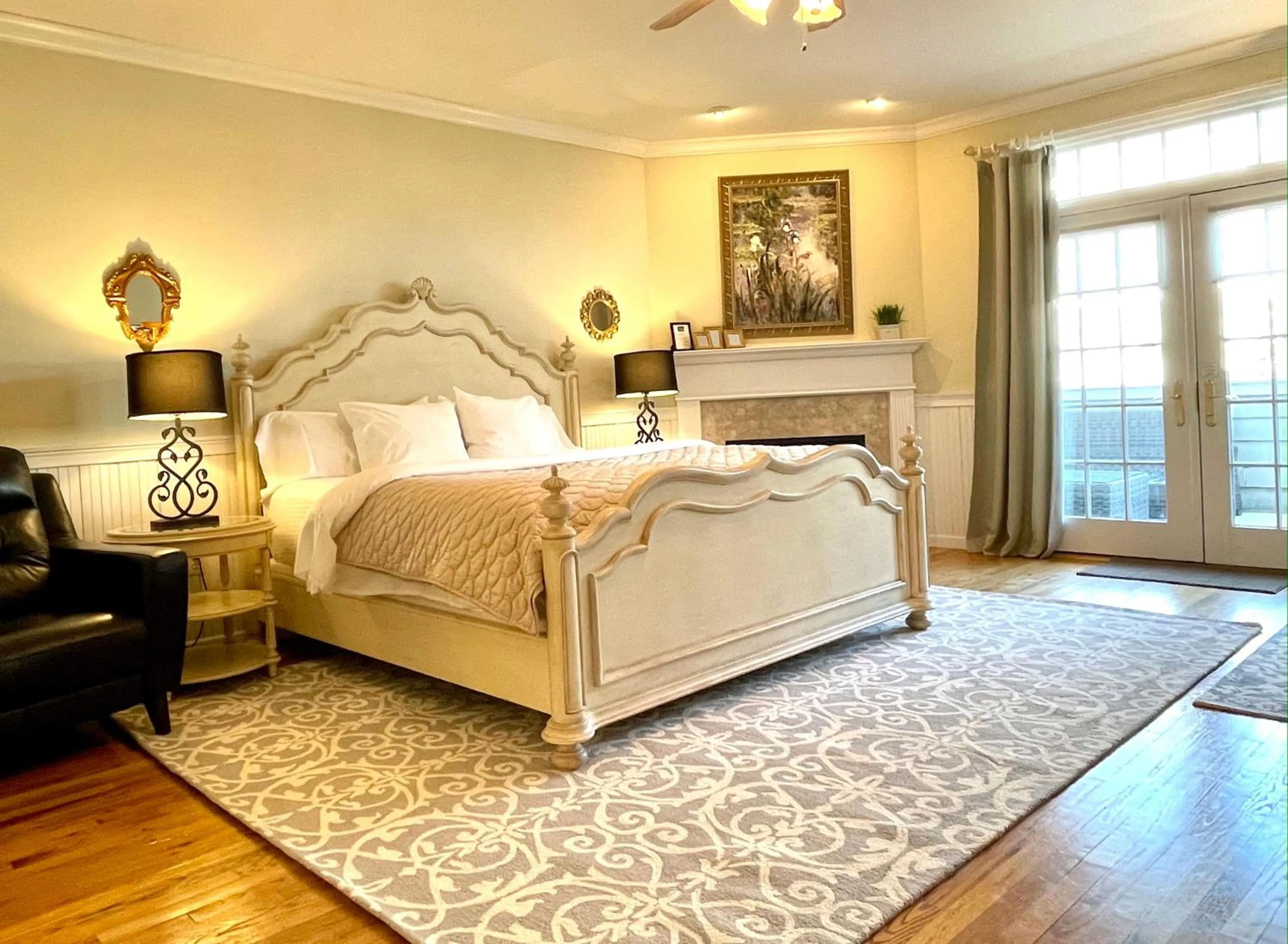 Bed in Inn on Main Hotel