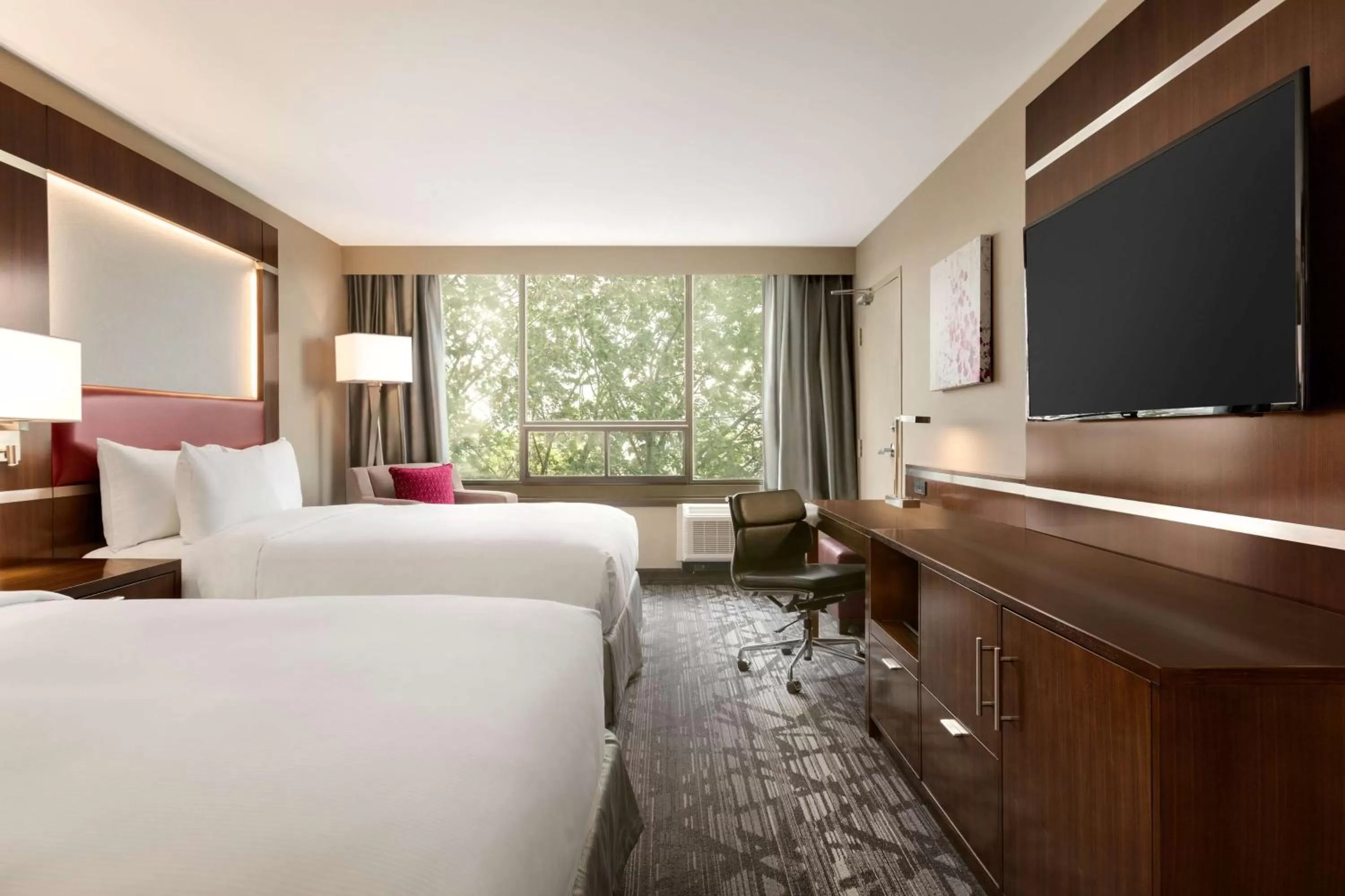 Bedroom, Bed in DoubleTree by Hilton Hotel Toronto Airport West