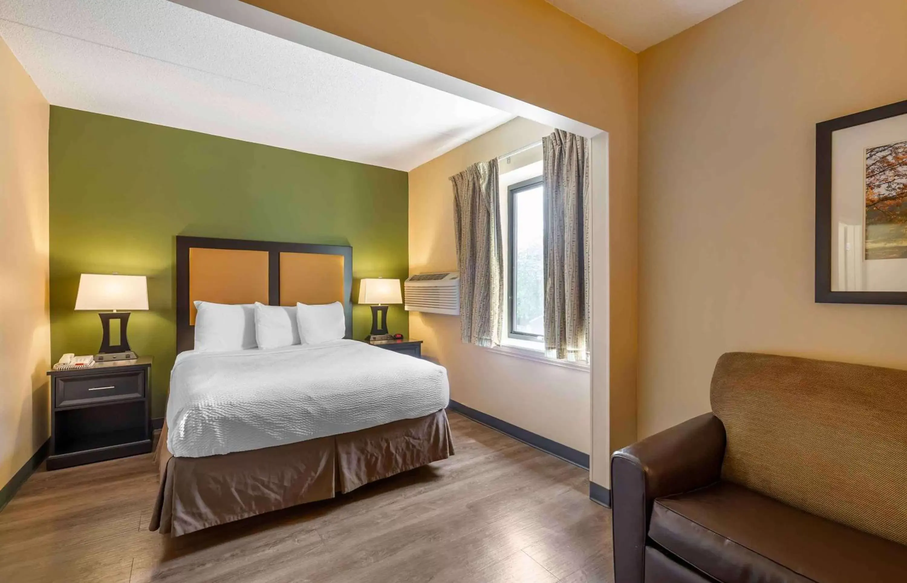 Deluxe Studio with 1 Queen Bed - Non-Smoking in Extended Stay America Suites - Cleveland - Middleburg Heights Deluxe Studio with 1 Queen Bed - Non-Smoking in Extended Stay America Suites - Cleveland - Middleburg Heights