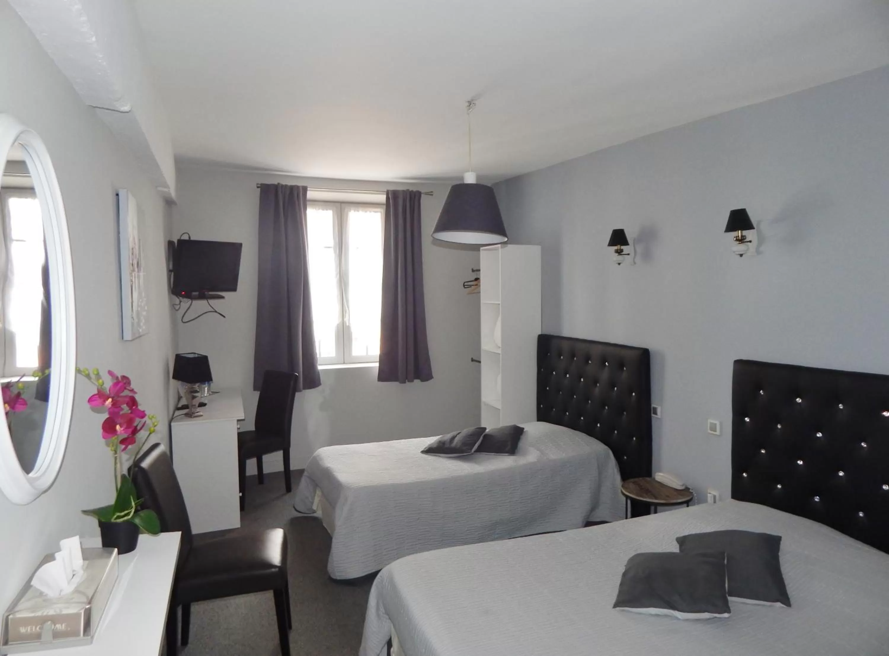 Family in Hotel Restaurant Le Cygne