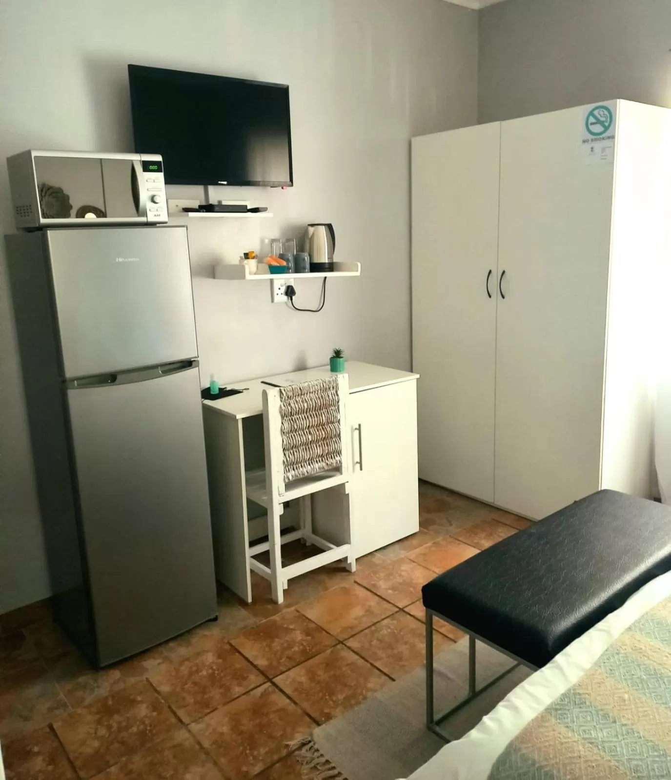 TV and multimedia, TV/Entertainment Center in B&B 464 on 22nd Ave