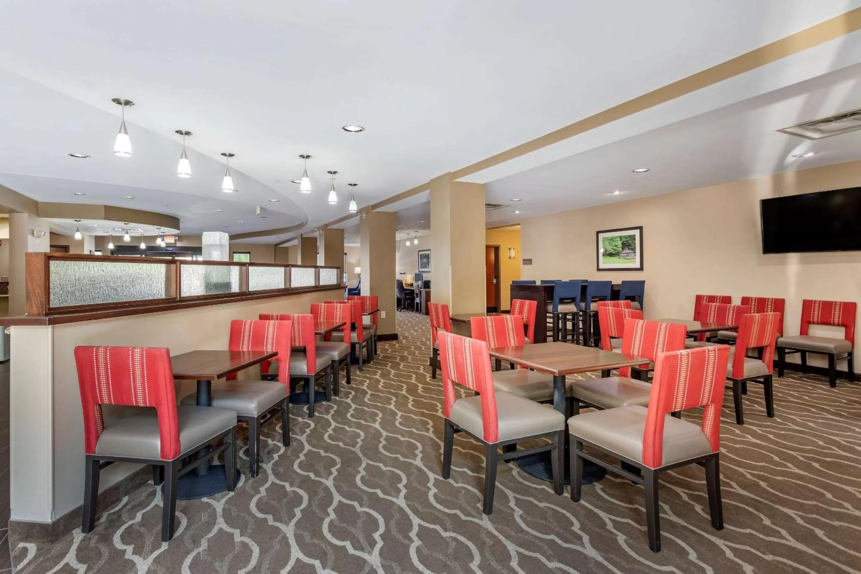 Restaurant/places to eat in Comfort Suites Manchester near Arnold AFB