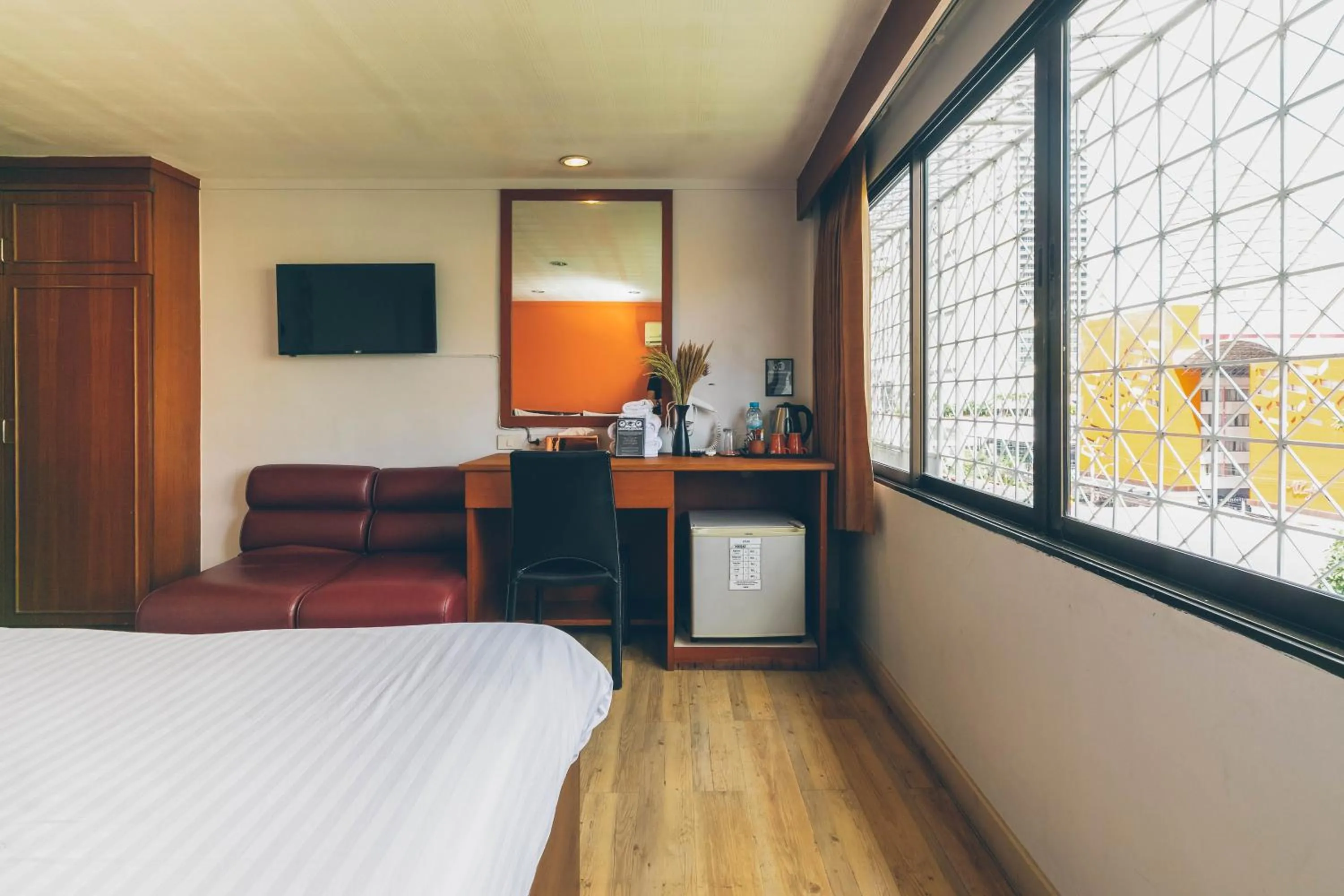 Seating area, Bed in Atlas Bangkok Hotel