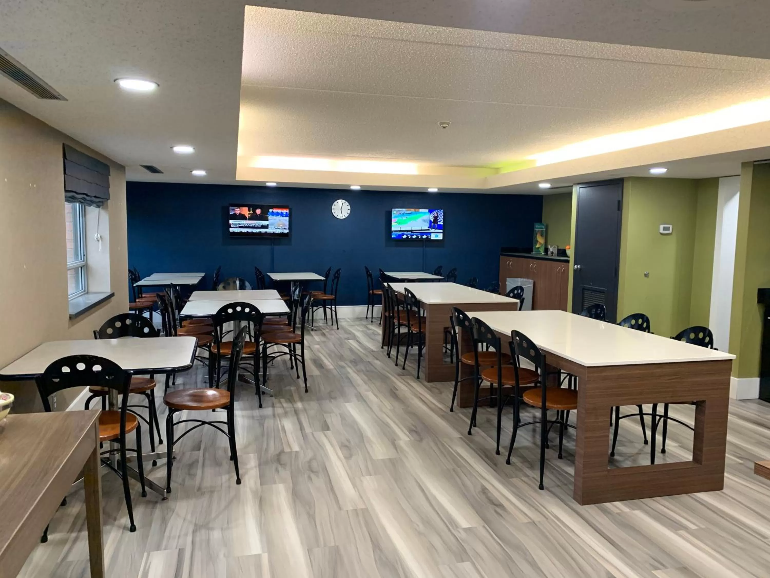 Food in Quality Suites