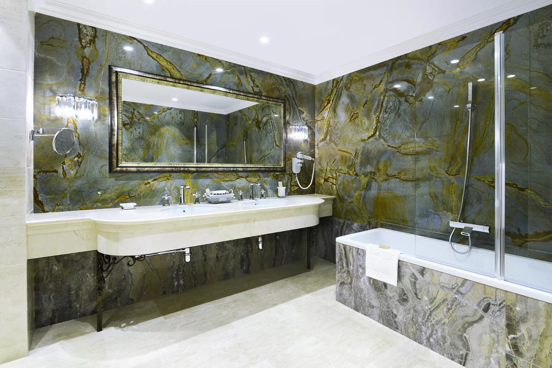 Ambassadori Tbilisi Hotel