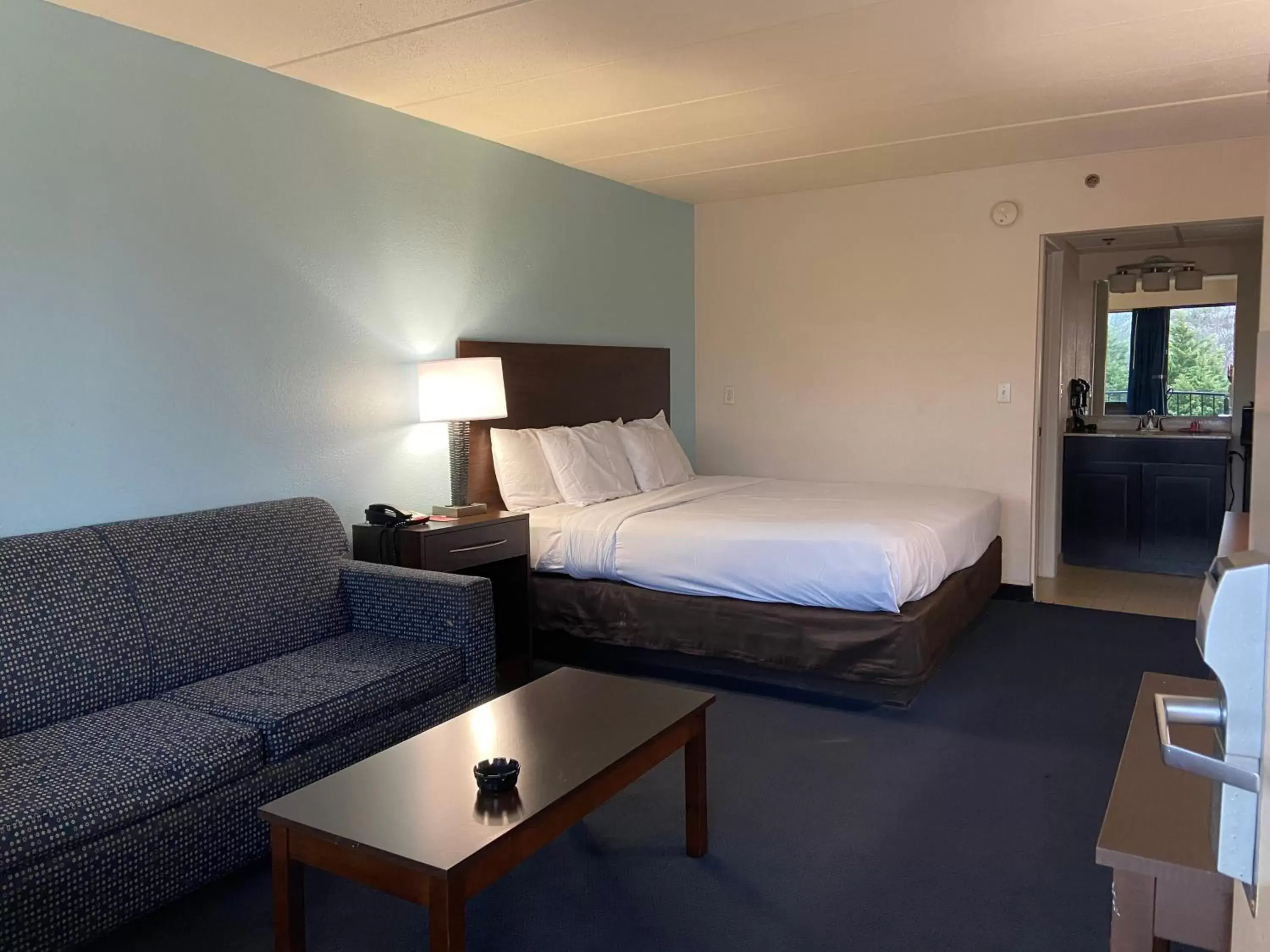 King Room with Sofa Bed - Smoking in Econo Lodge Inn & Suites Rehoboth Beach King Room with Sofa Bed - Smoking in Econo Lodge Inn & Suites Rehoboth Beach