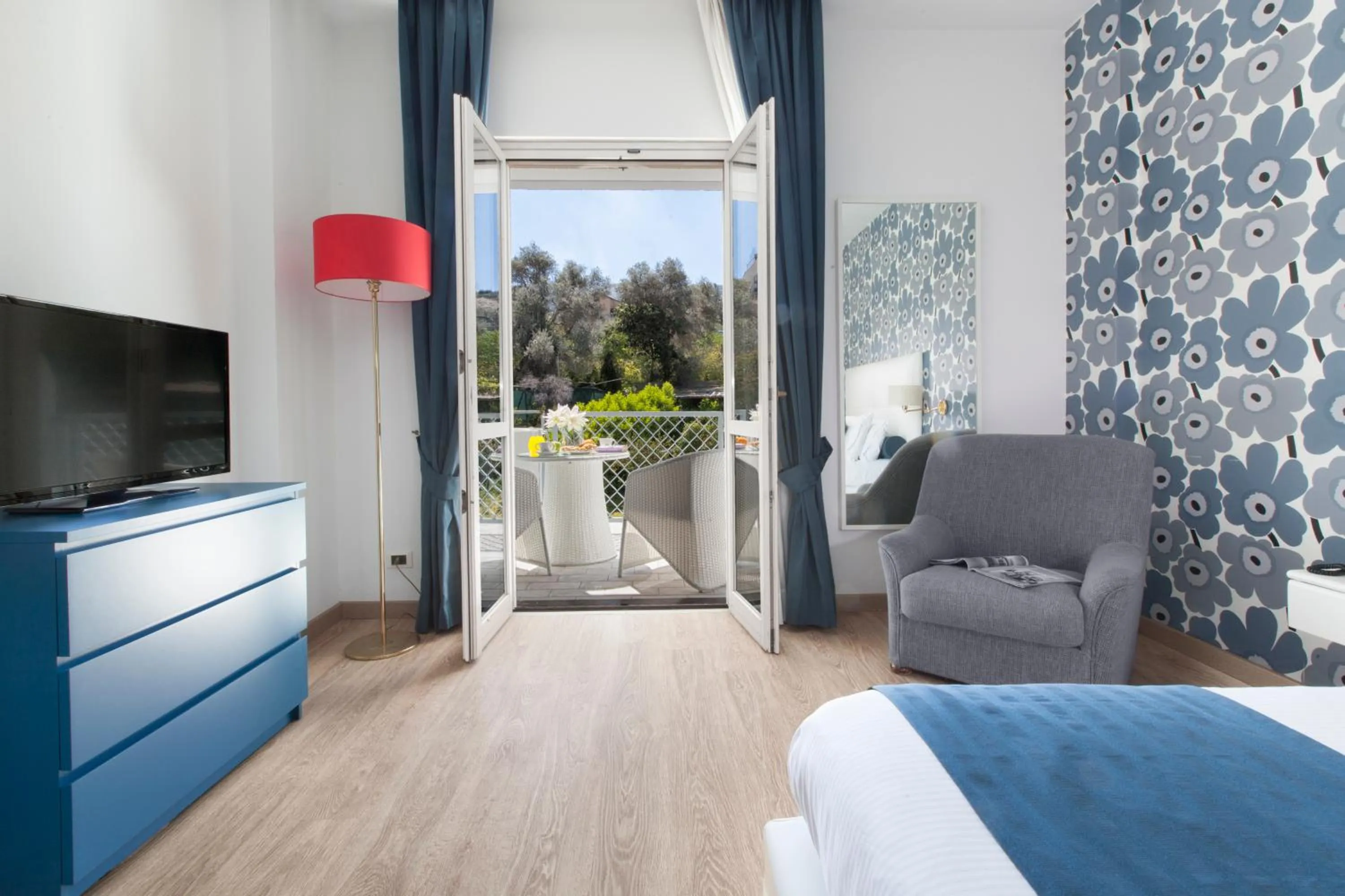 Bedroom, Bed in Atlantic Palace Hotel