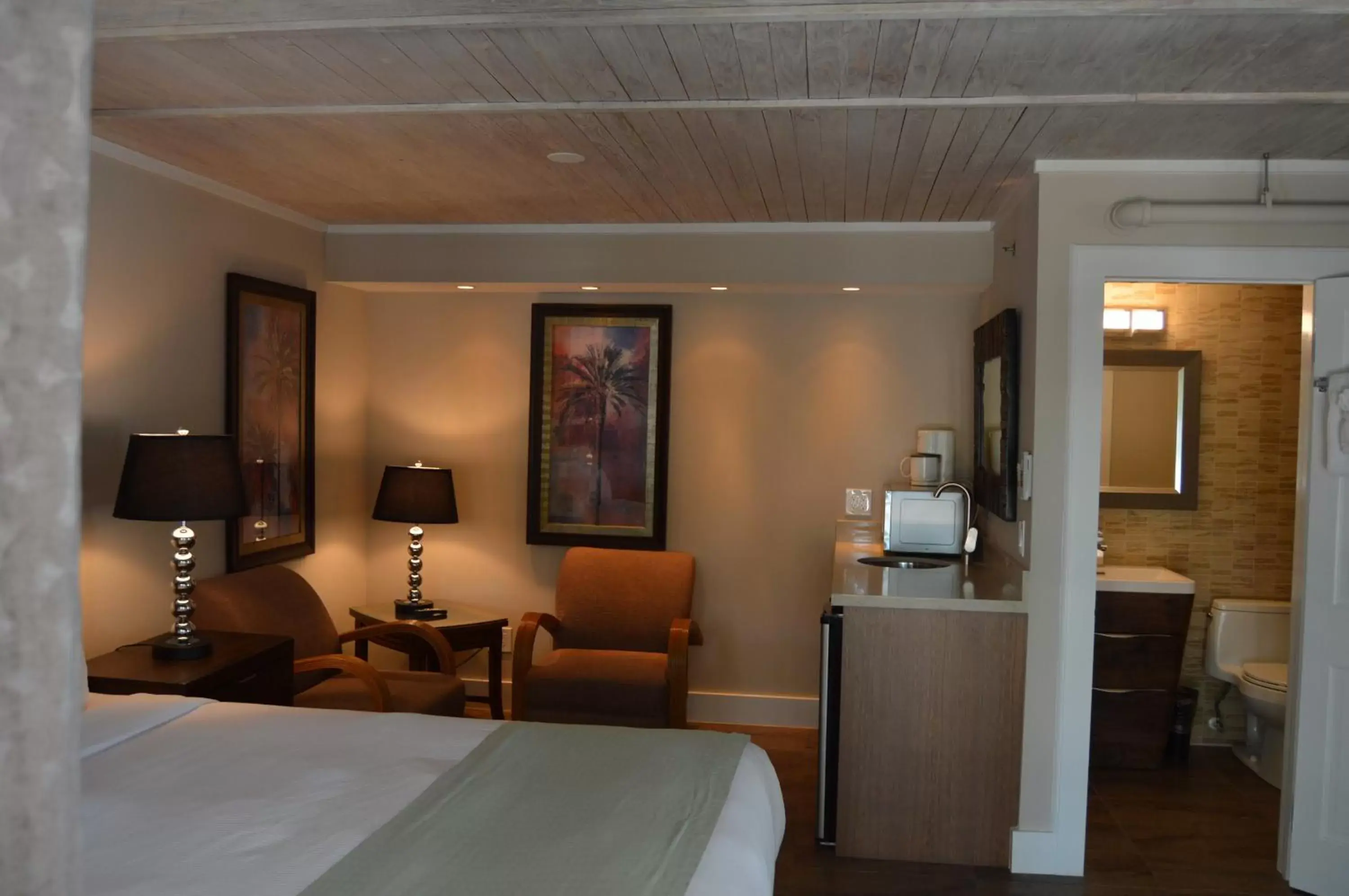 Loft Suite with Queen Beds in Douglas House Loft Suite with Queen Beds in Douglas House