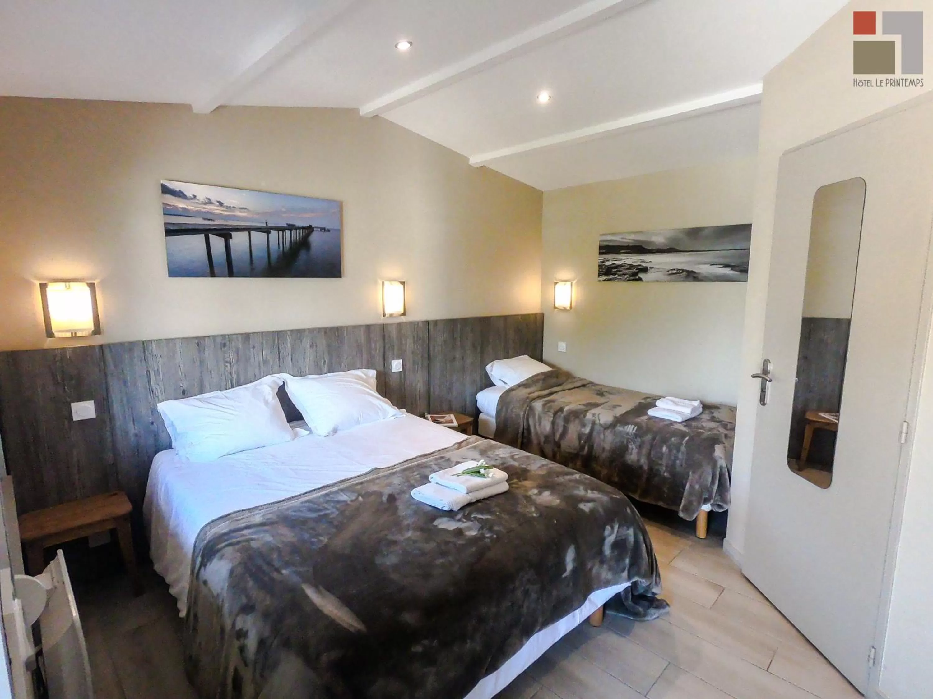 Bed in Hôtel Le Printemps