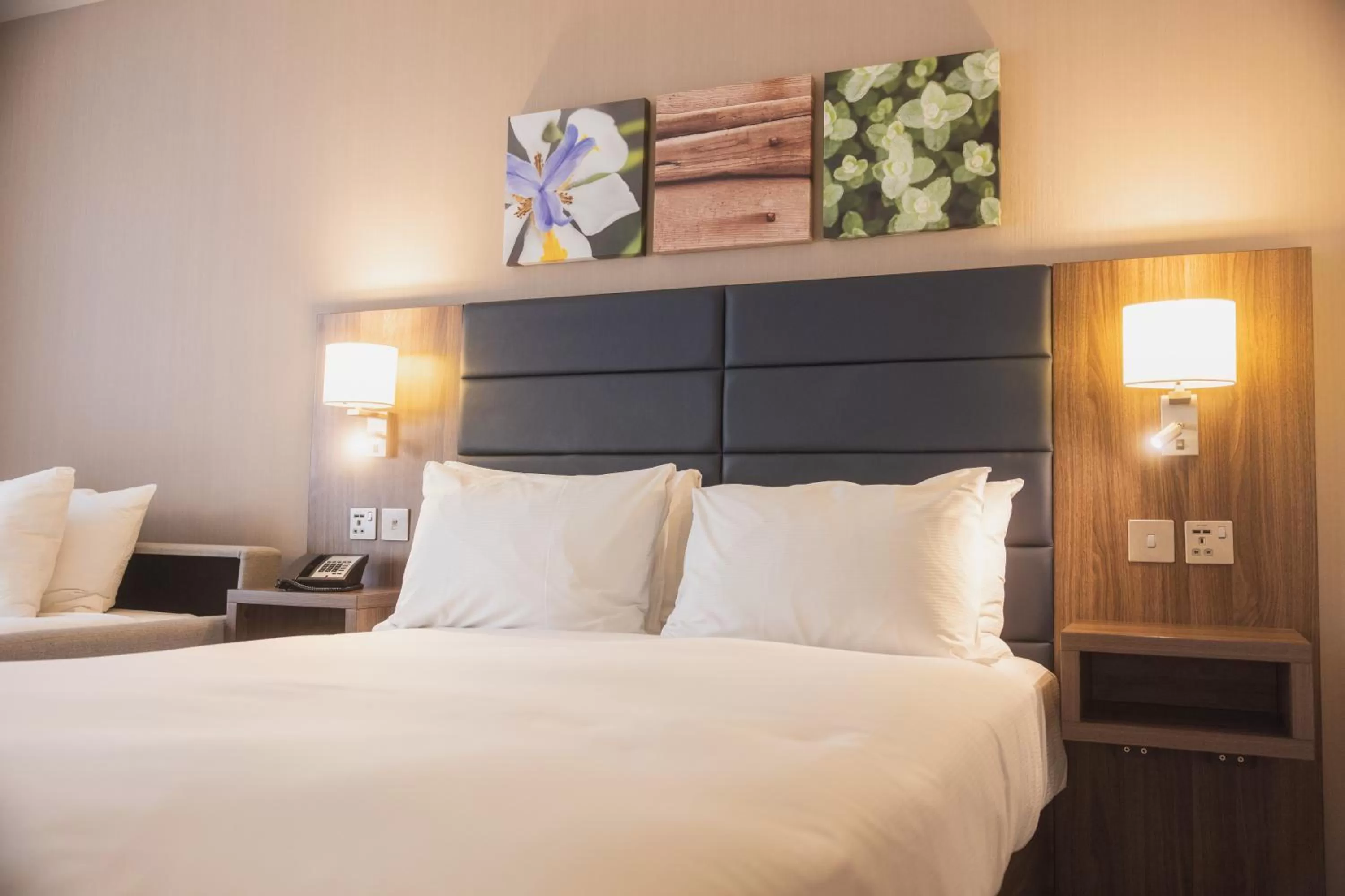 Bedroom, Bed in Hilton Garden Inn Birmingham Airport Uk