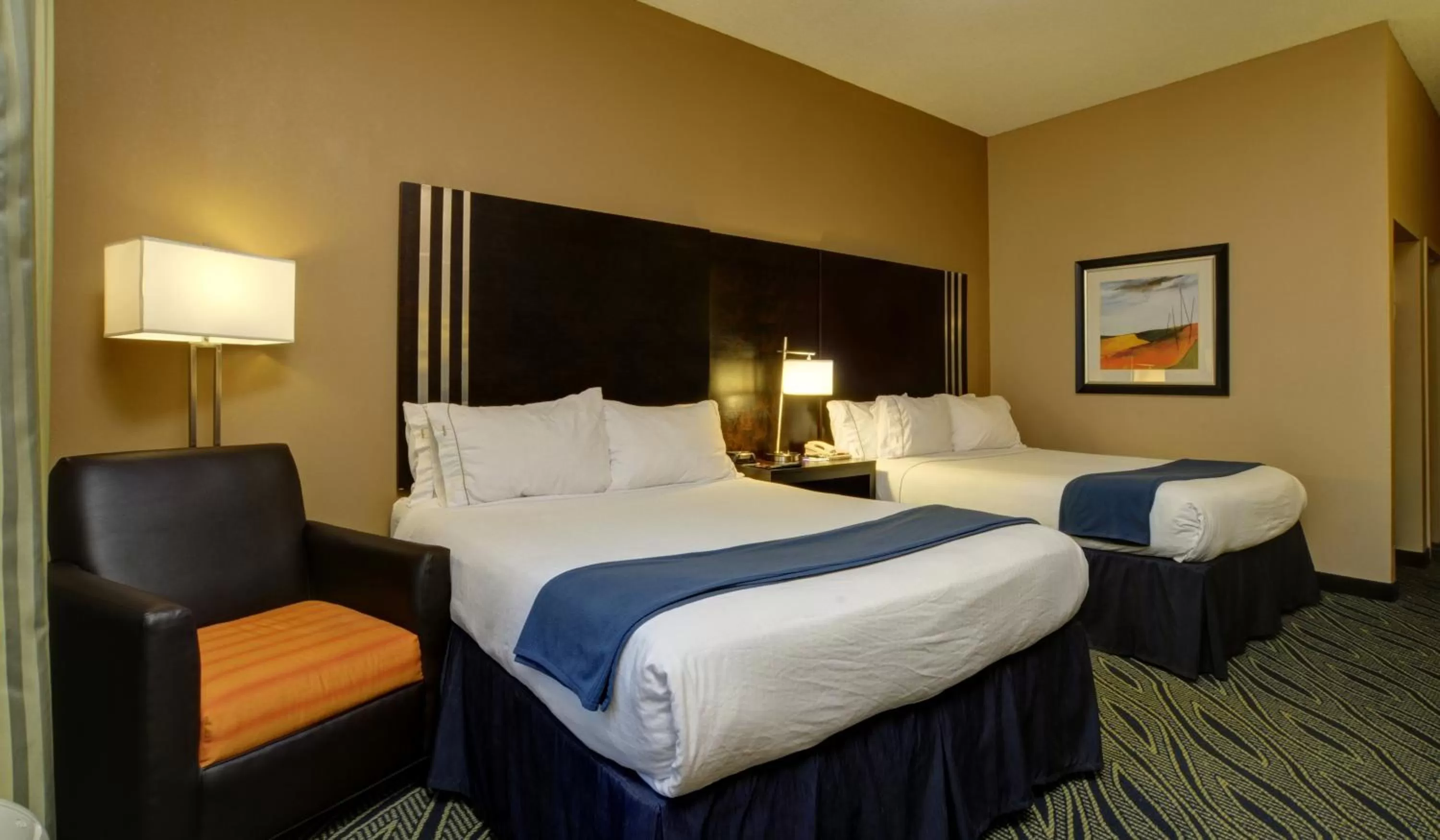 Photo of the whole room, Bed in Holiday Inn Express & Suites Midwest City by IHG