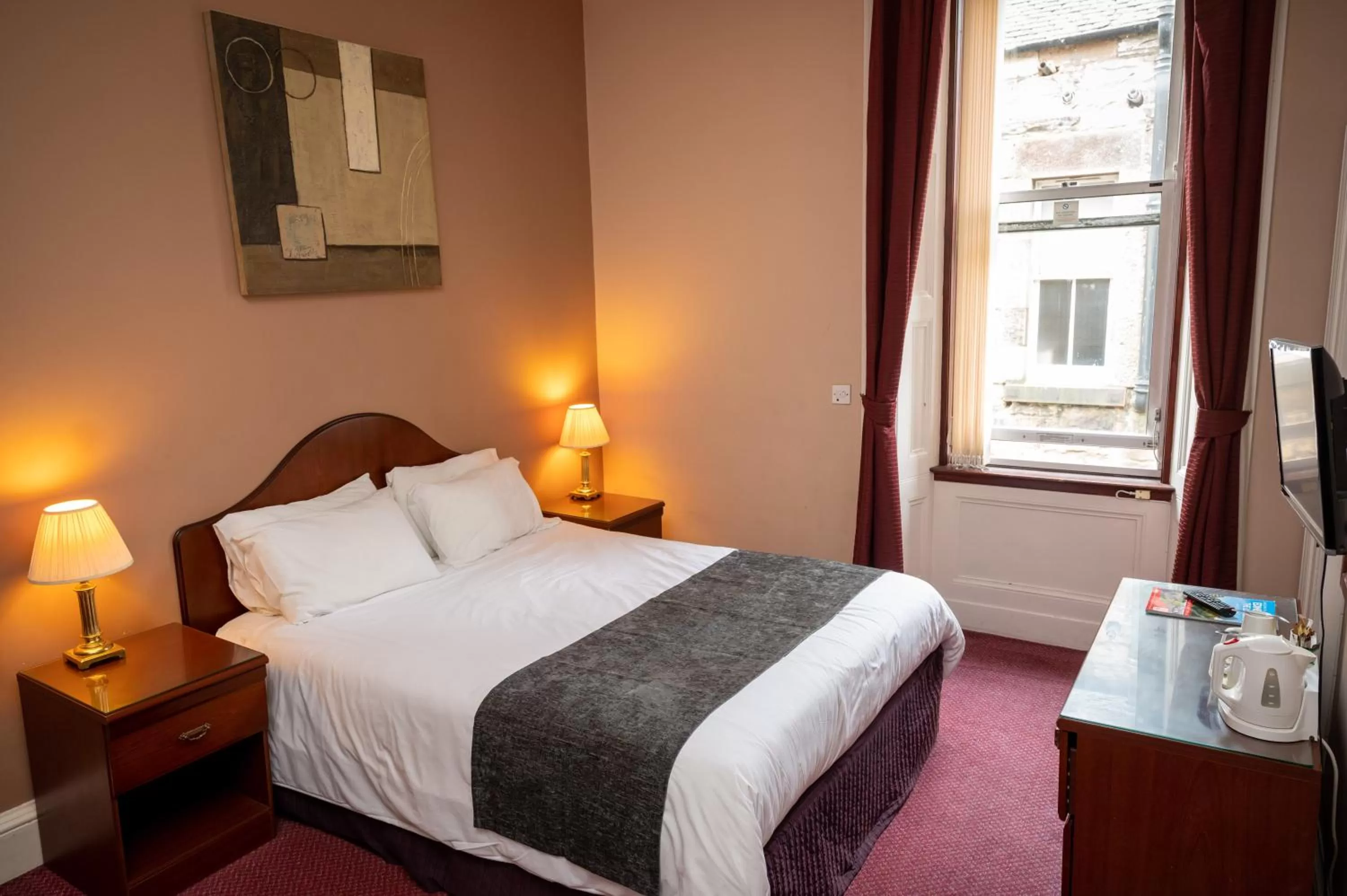 Bedroom, Bed in Edinburgh Whisky House Hotel