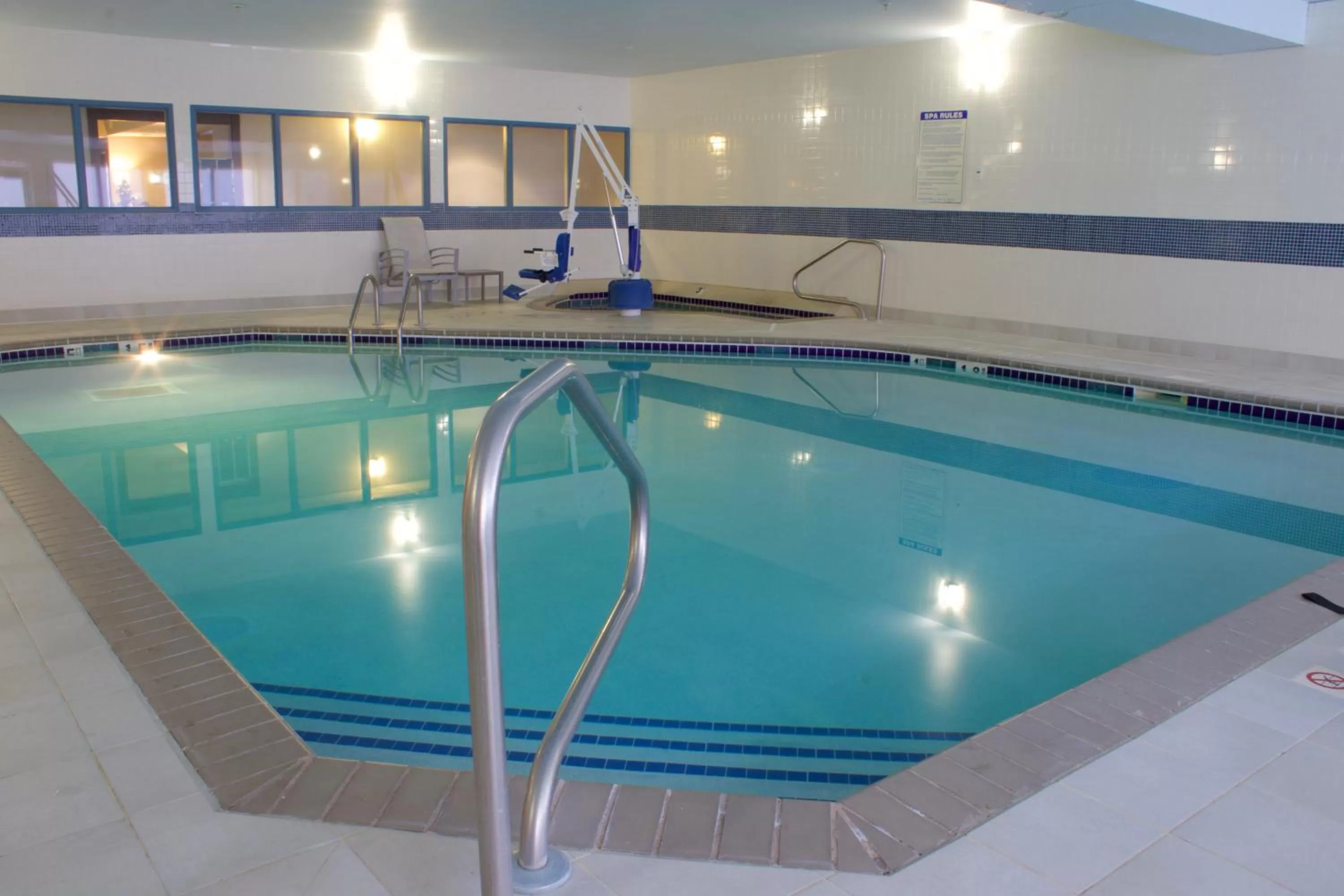 Swimming pool in Holiday Inn Express Hotel & Suites-St. Paul by IHG