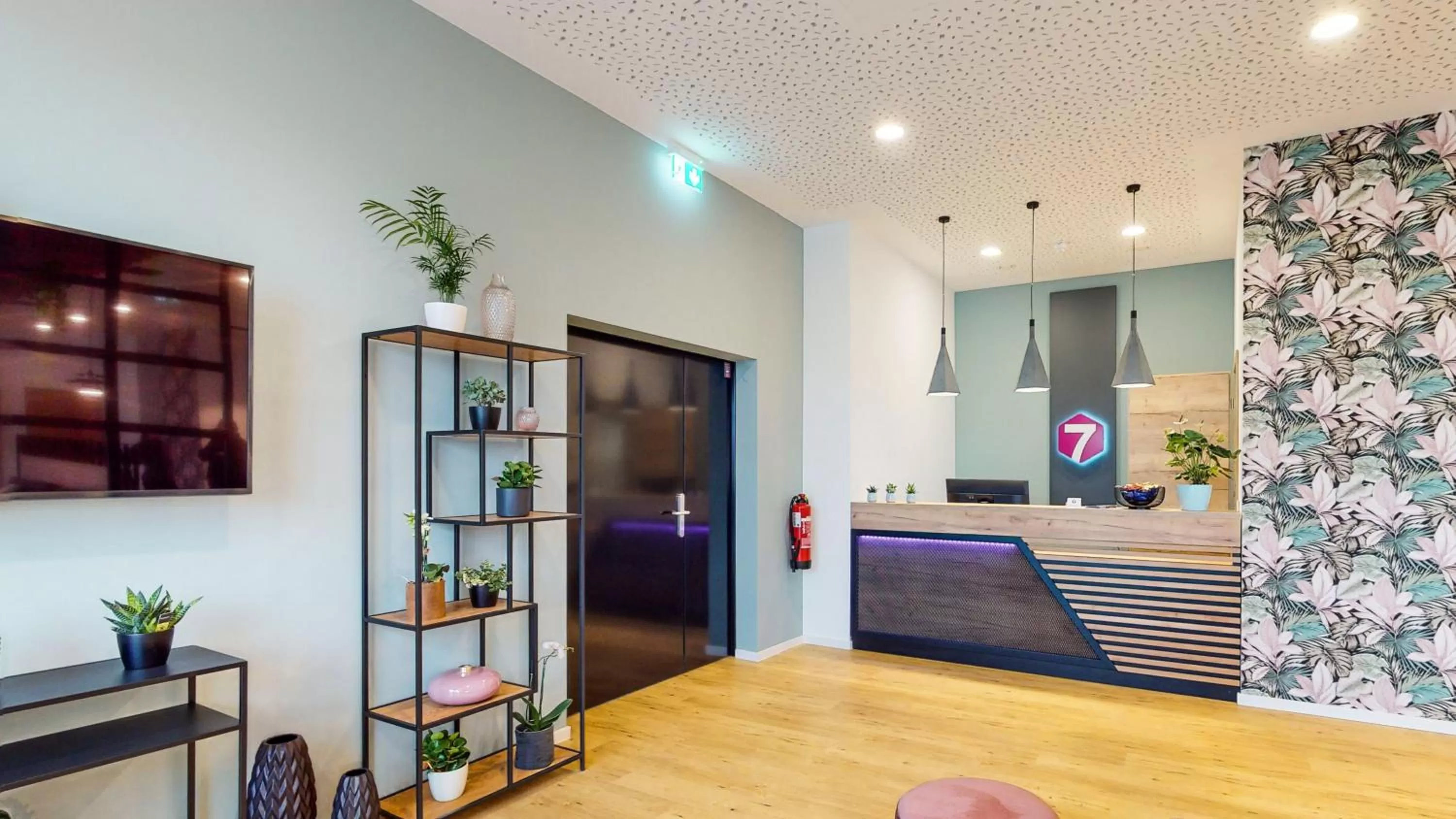 Lobby or reception in Point 7 Hotel