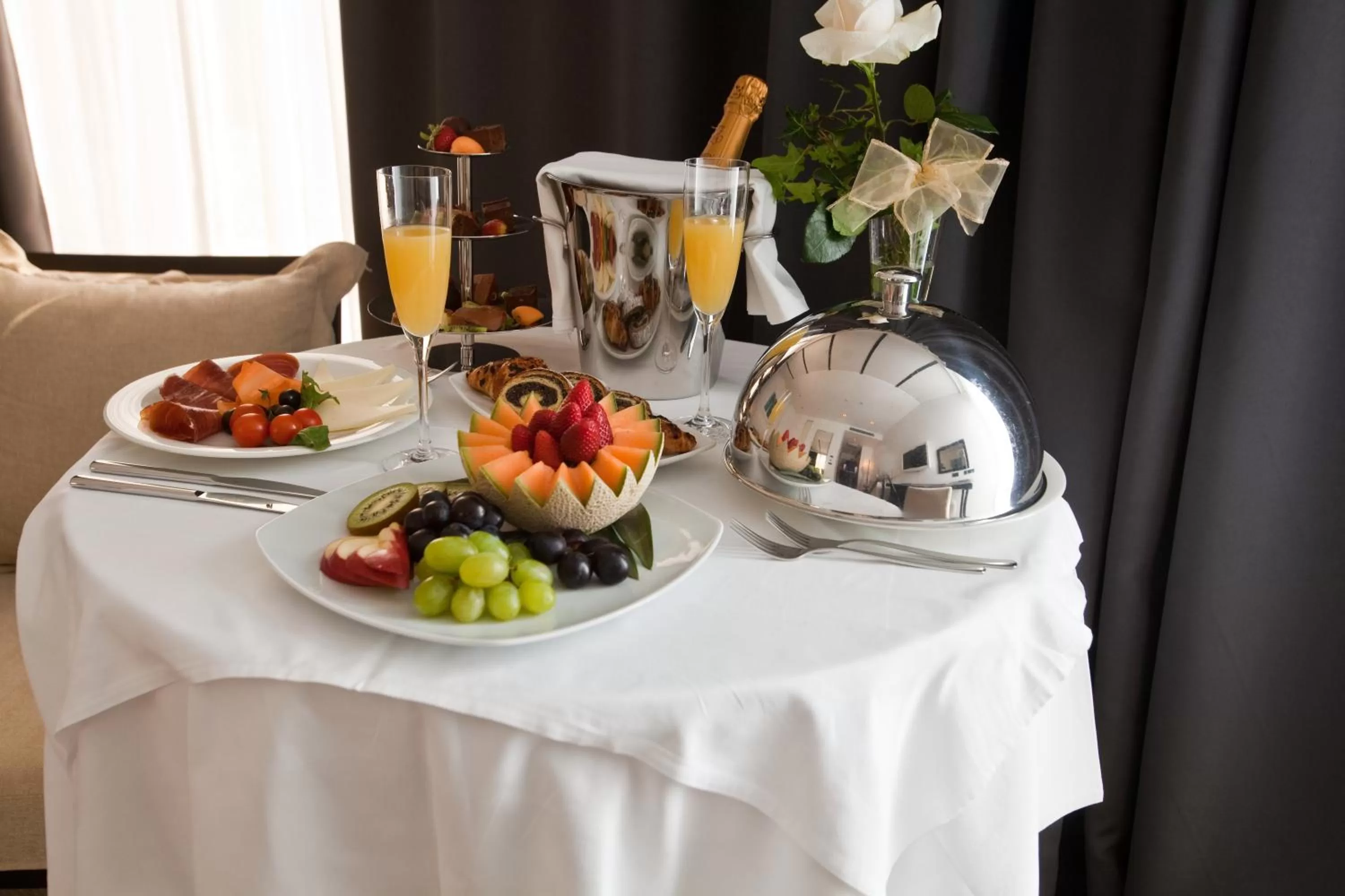 Restaurant/places to eat in Hotel Atrium