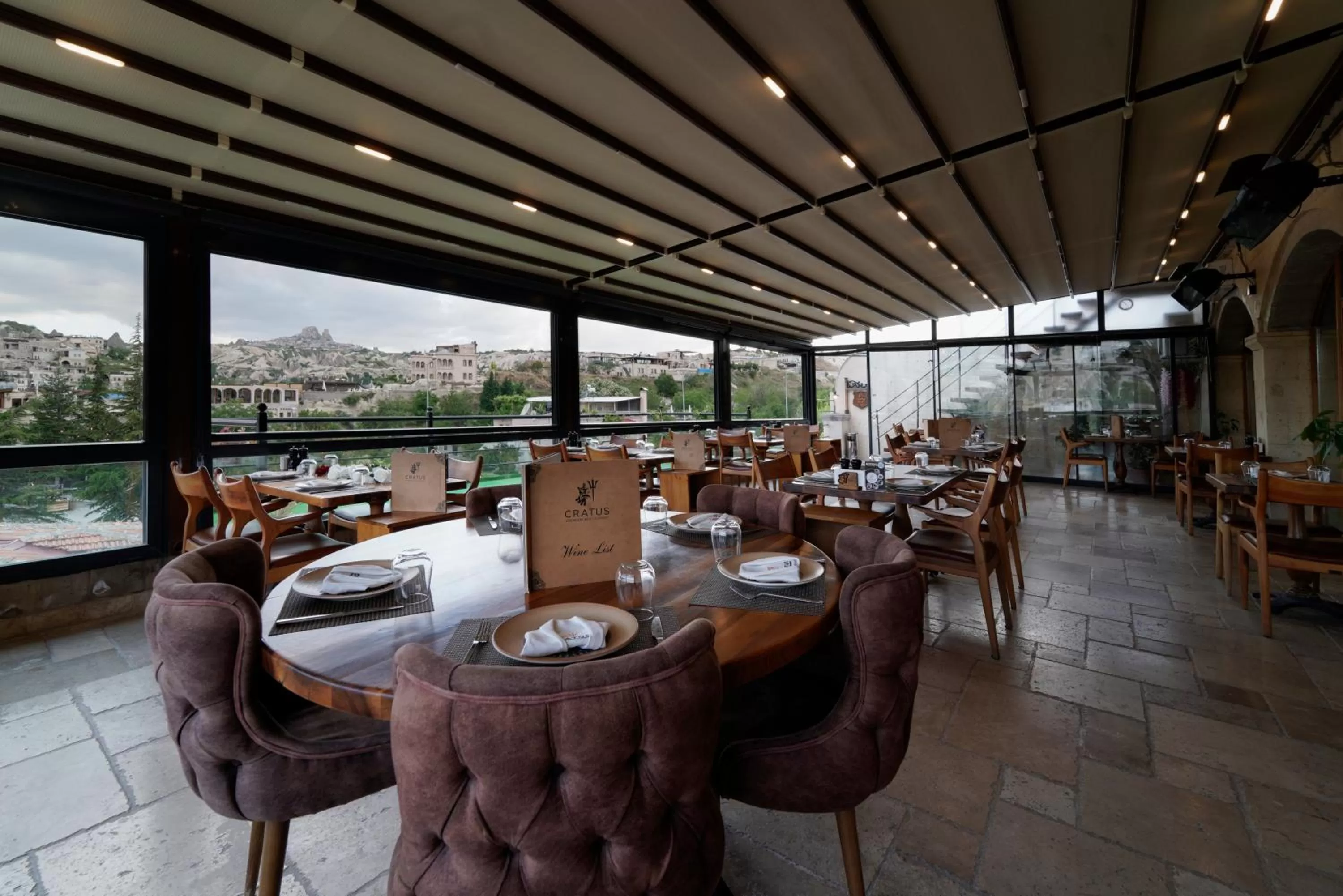 Restaurant/places to eat in Cratus Stone Palace