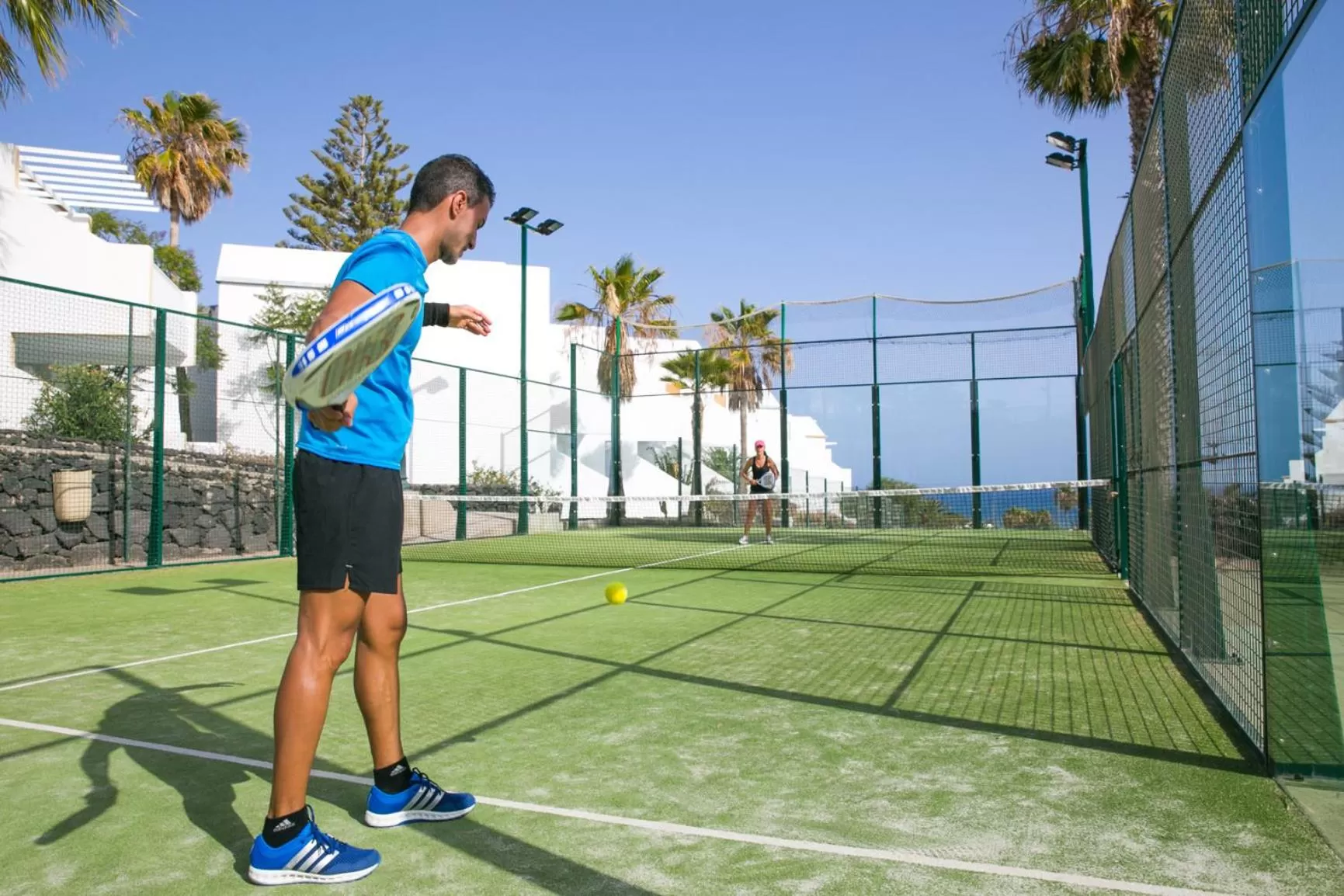 Tennis court in Apartamentos LIVVO Morromar