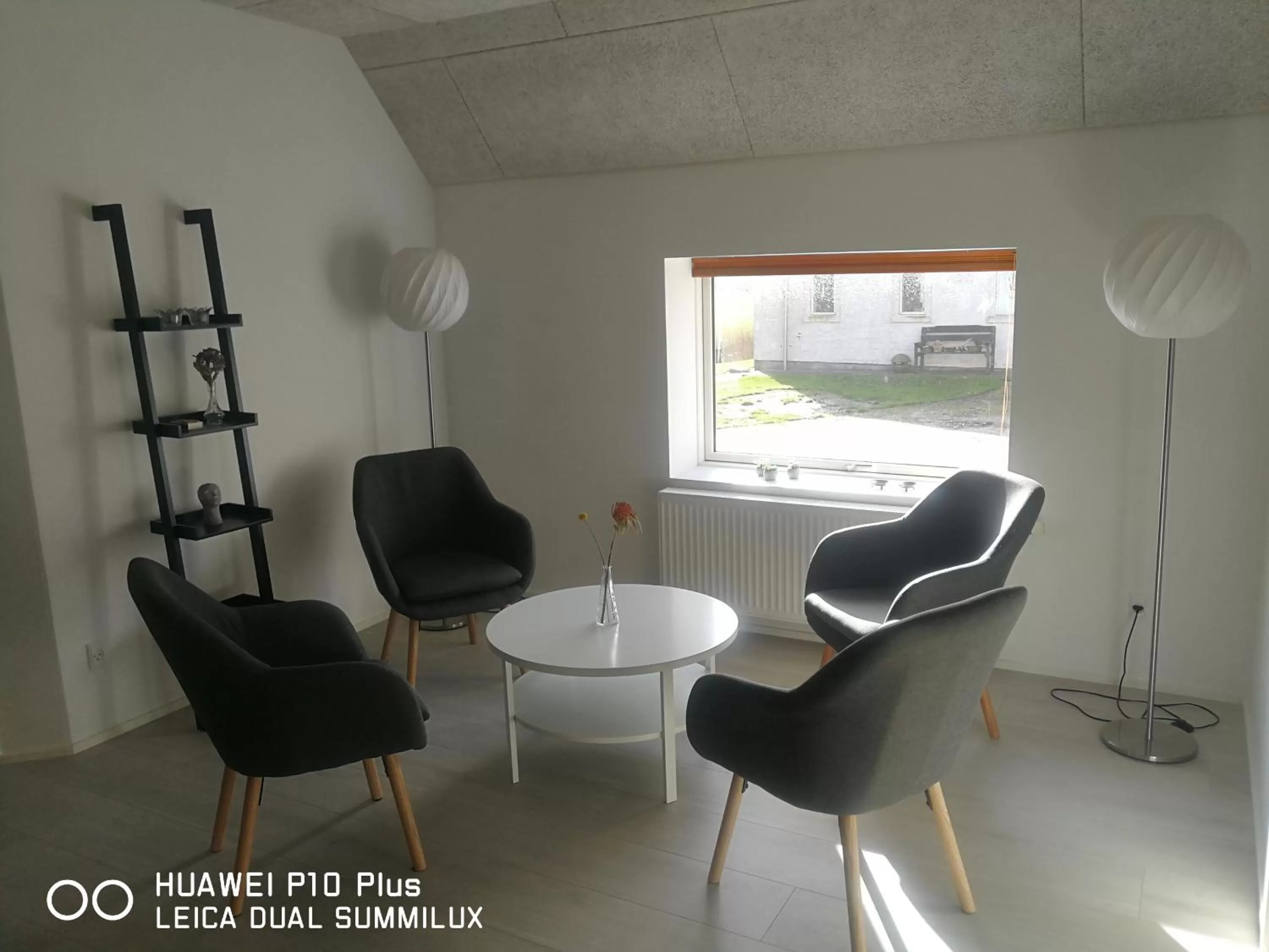 Seating area in Landevejens B&B Holstebro