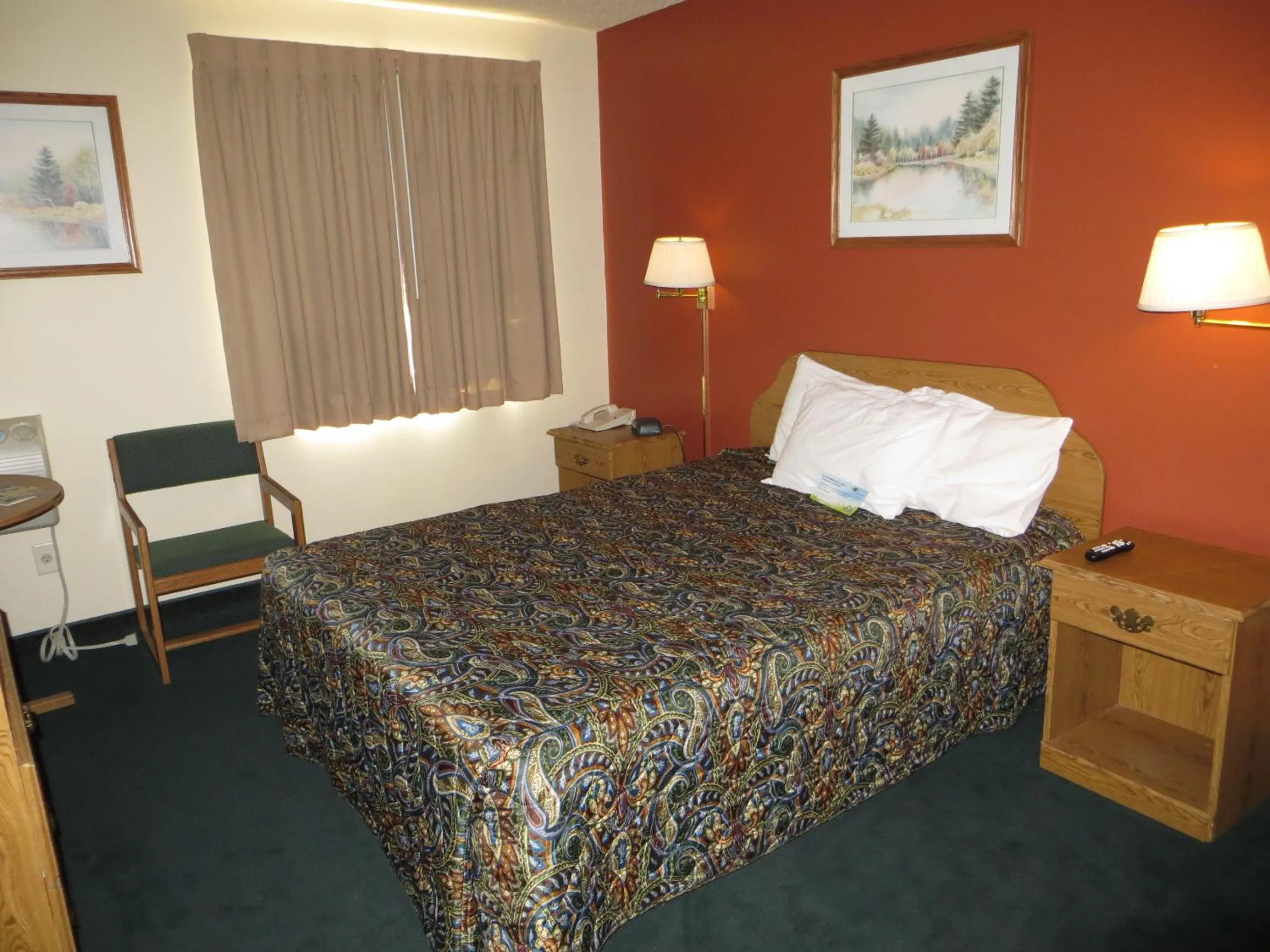 Queen Room - Disability Access - Non-Smoking in Days Inn by Wyndham Custer